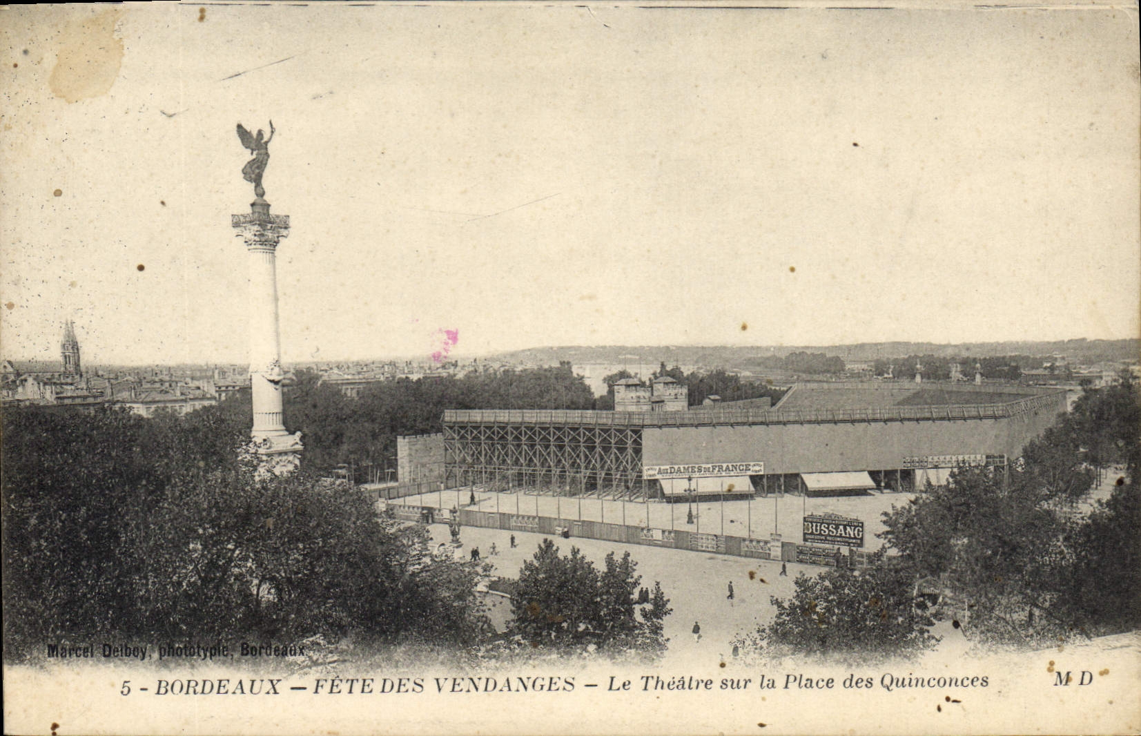 CPA Bordeaux Fete des Vendances Le Theatre sur la Place des Quinconces