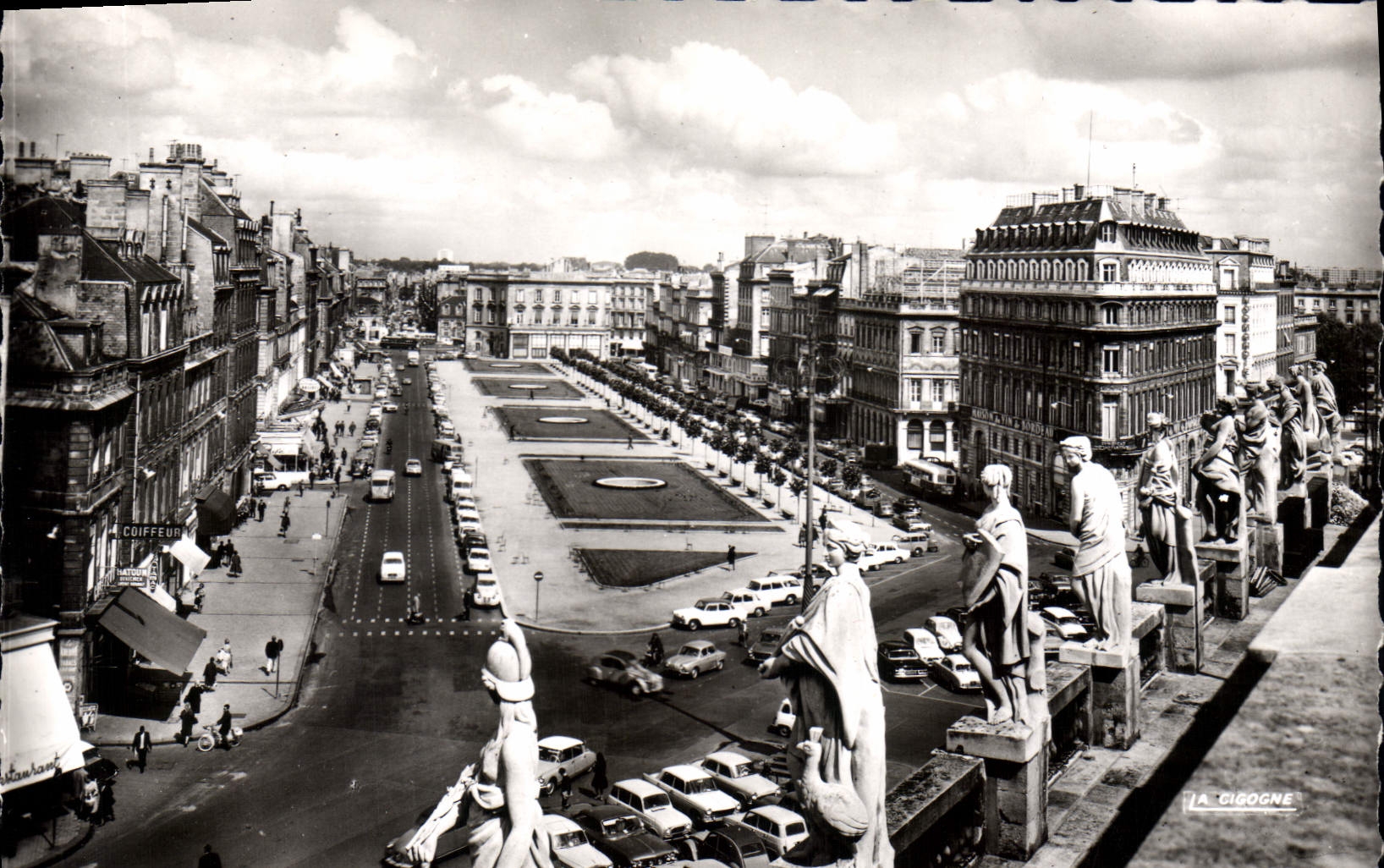 CPM Bordeaux Vue generale des Allees de Tourny
