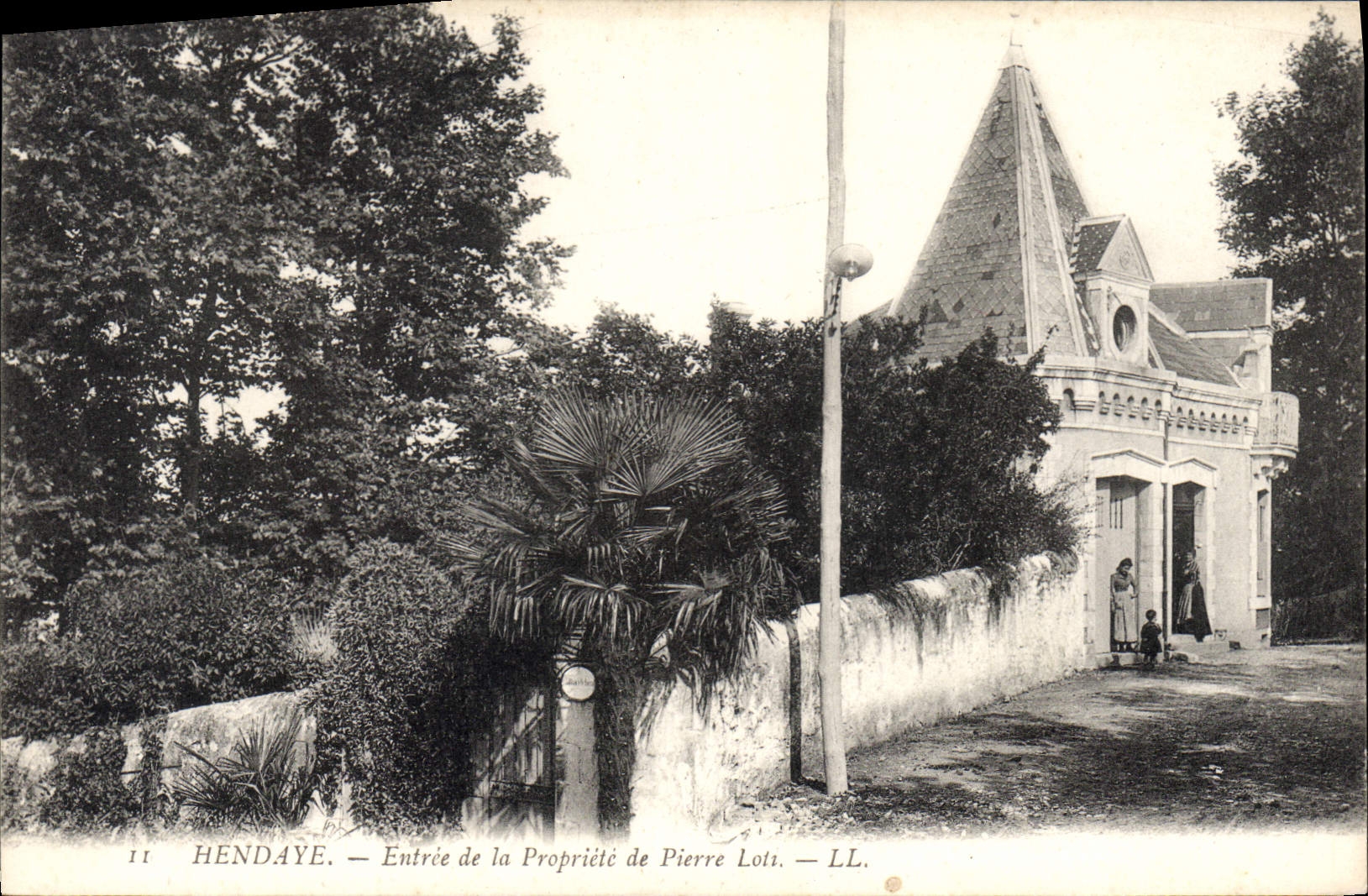 CPA Hendaye Entree de la Propriete de Pierre Loti