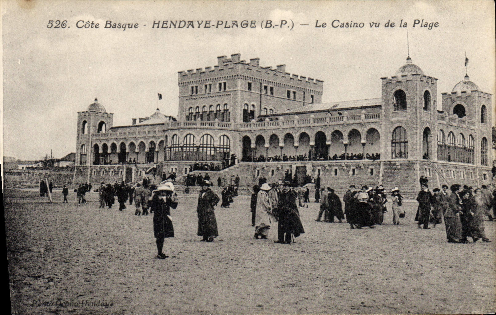 CPA Hendaye Cote Basque Hendaye Plage (B P) le Casino vu de la plage
