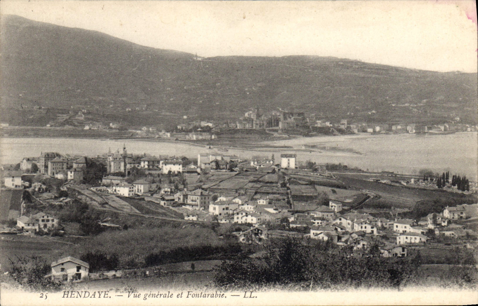 CPA Hendaye Vue generale et fontarabie