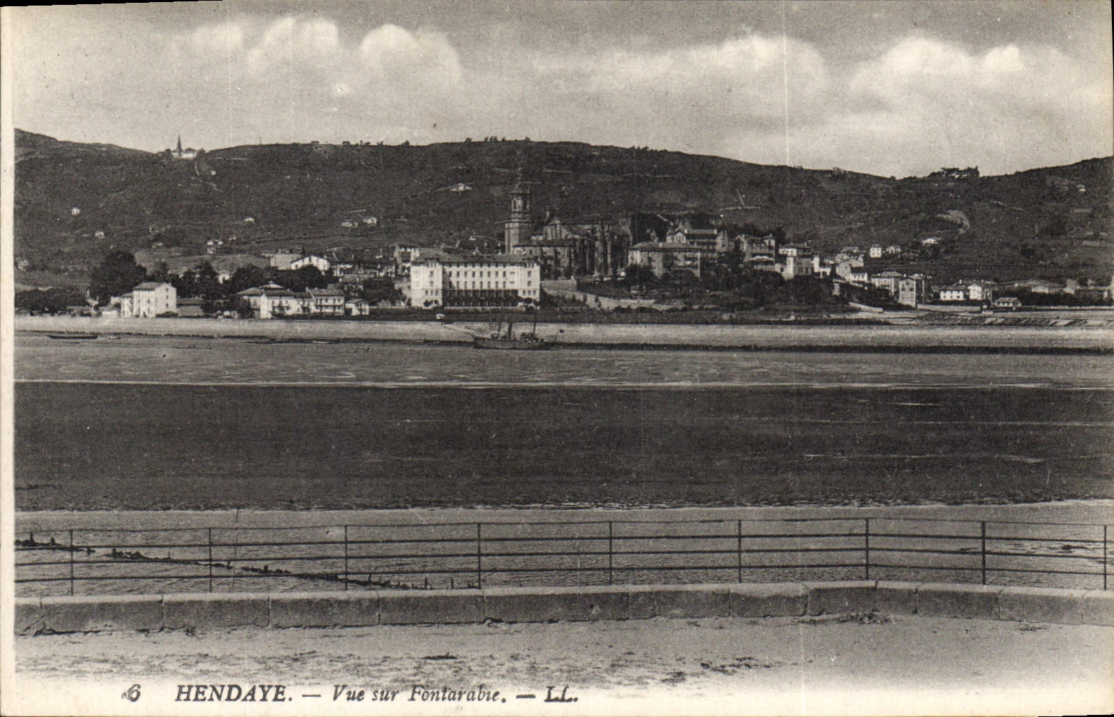CPA Hendaye Vue sur Fontarabie