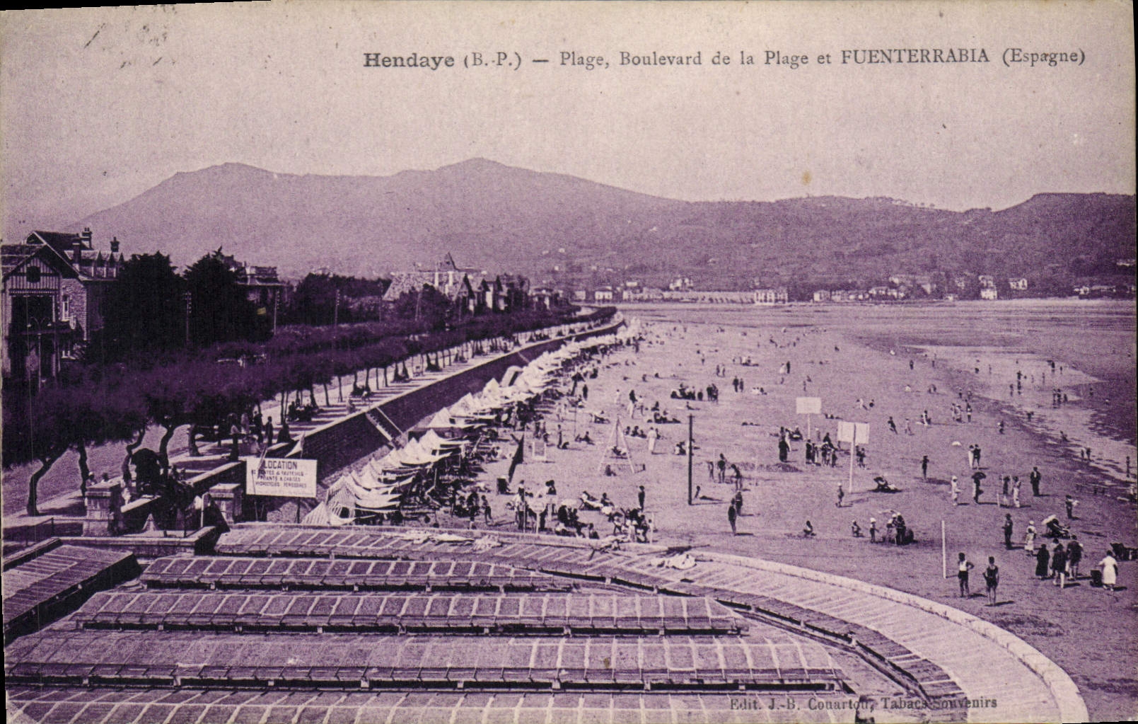 CPA Hendaye Plage Boulevard de la Plage et Fuenterrabia(Espagne)
