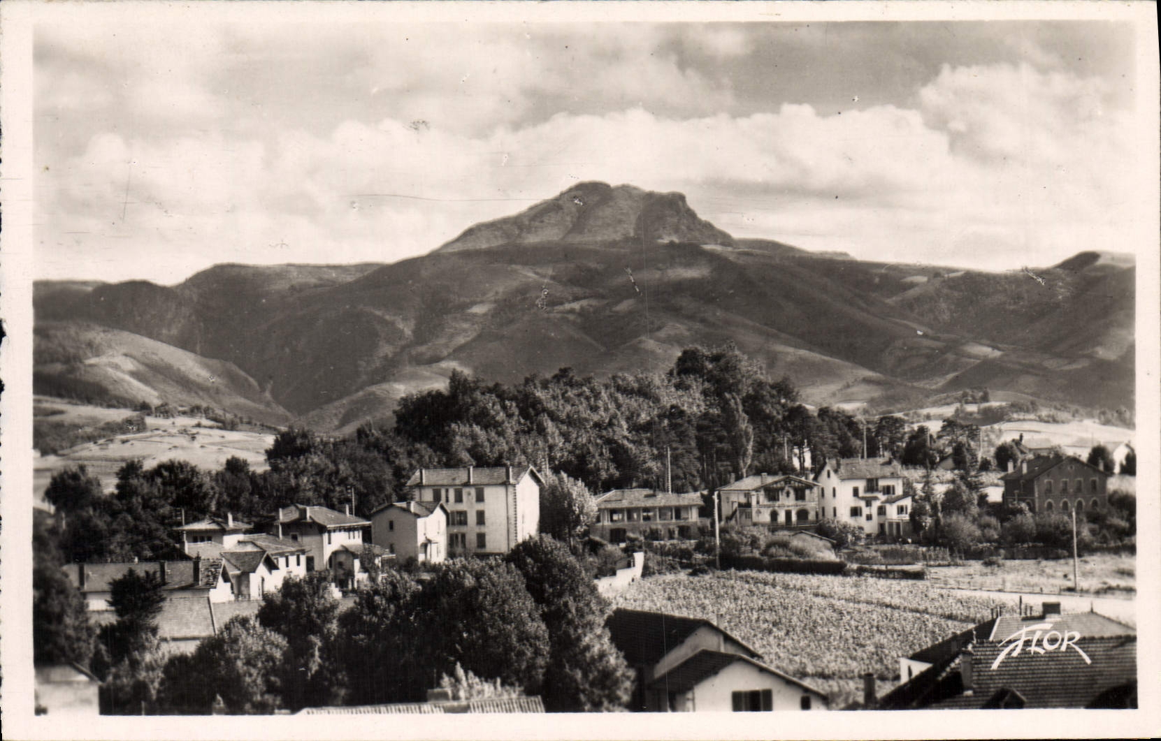 CPM Hendaye (Basses Pyrenees) Irun et le Mont des 3 Couronnes
