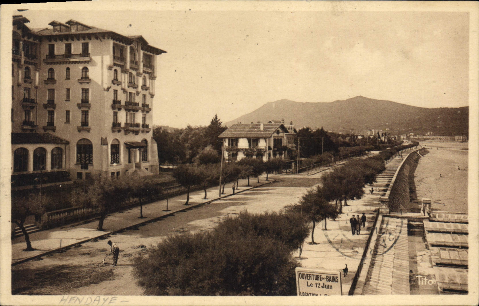 CPA Hendaye(cote Basque) Le Boulevard de la Plage