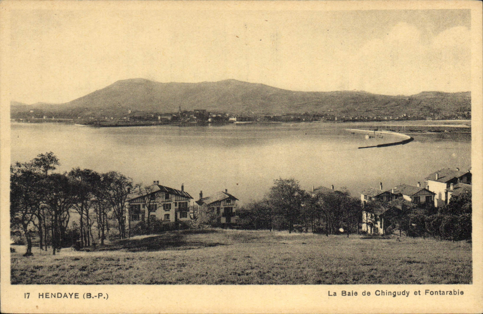 CPA Hendaye La Baie de Chingudy et Fontarabie