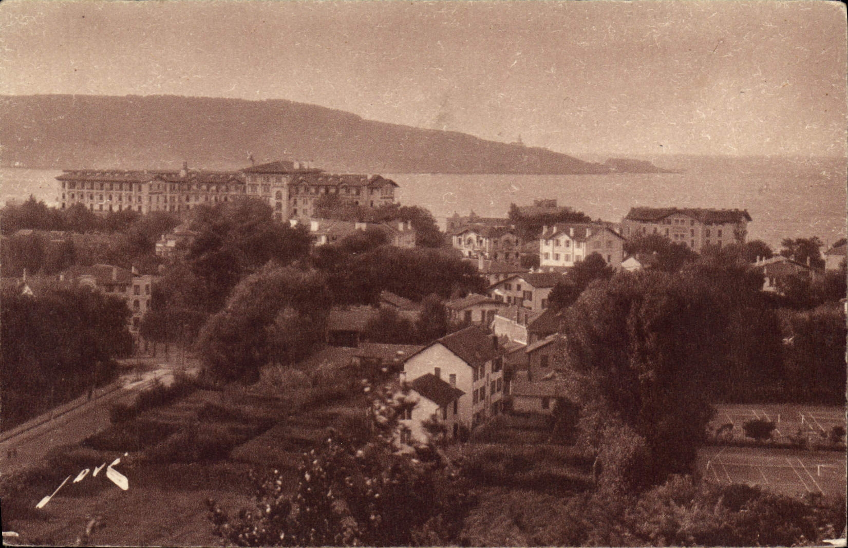 CPA Hendaye Vue sur Hendaye Plage et l'Hotel Eskualduna