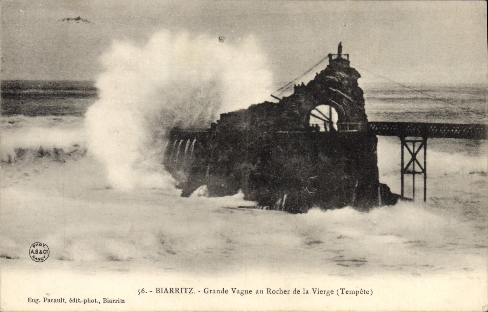 CPA Biarritz Grande Vague au Rocher de la Vierge (Tempete)