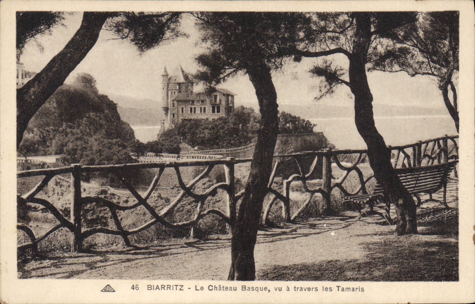 CPA Le Chateau Basque vu a travers les Tamaris