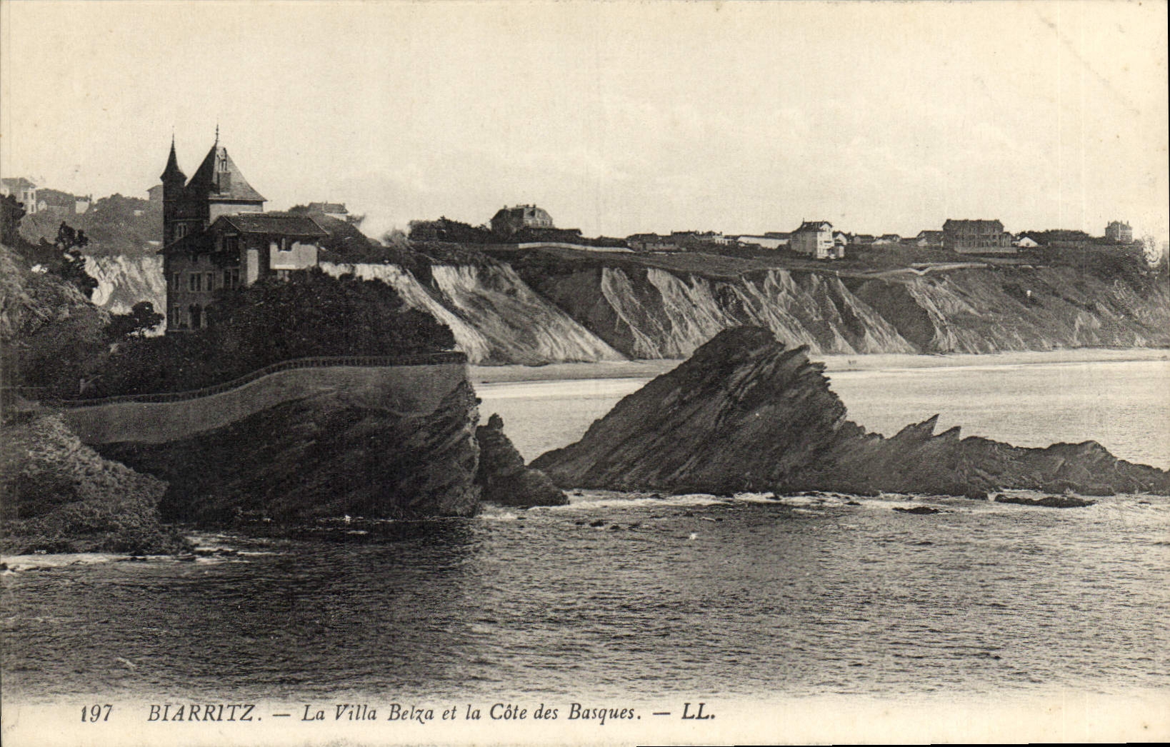 CPA Biarritz La Villa Belza et la Cote des Basques