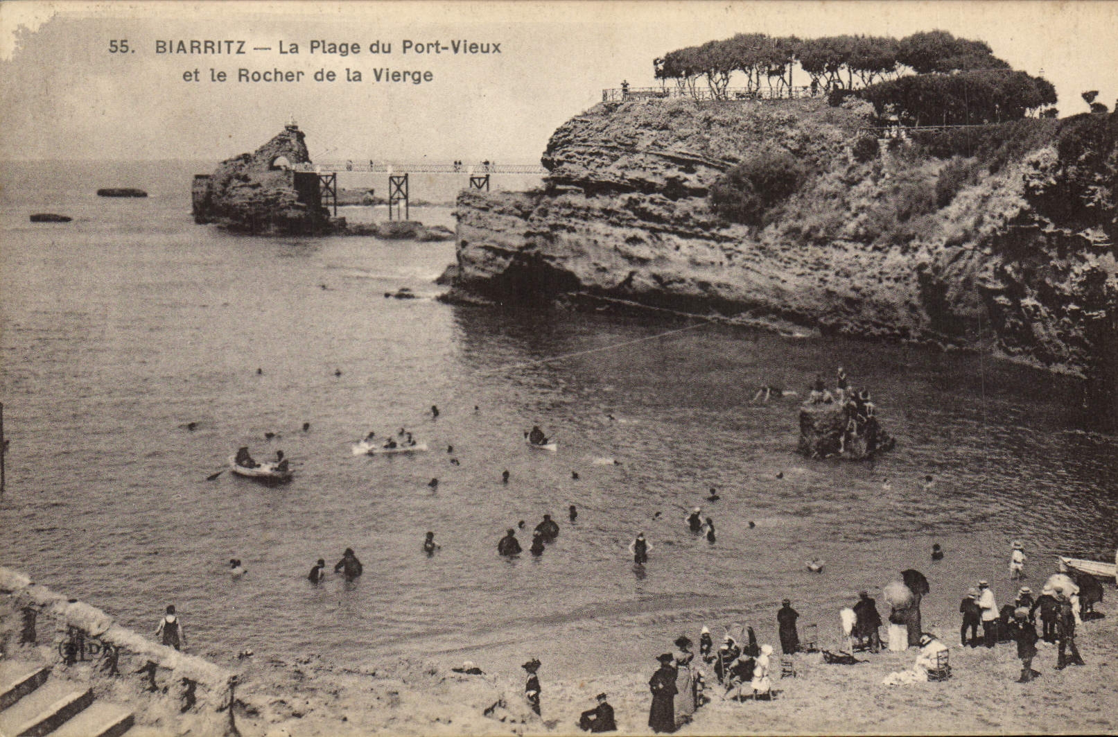 CPA Biarritz La Plage du Port Vieux et le Rocher de la Vierge