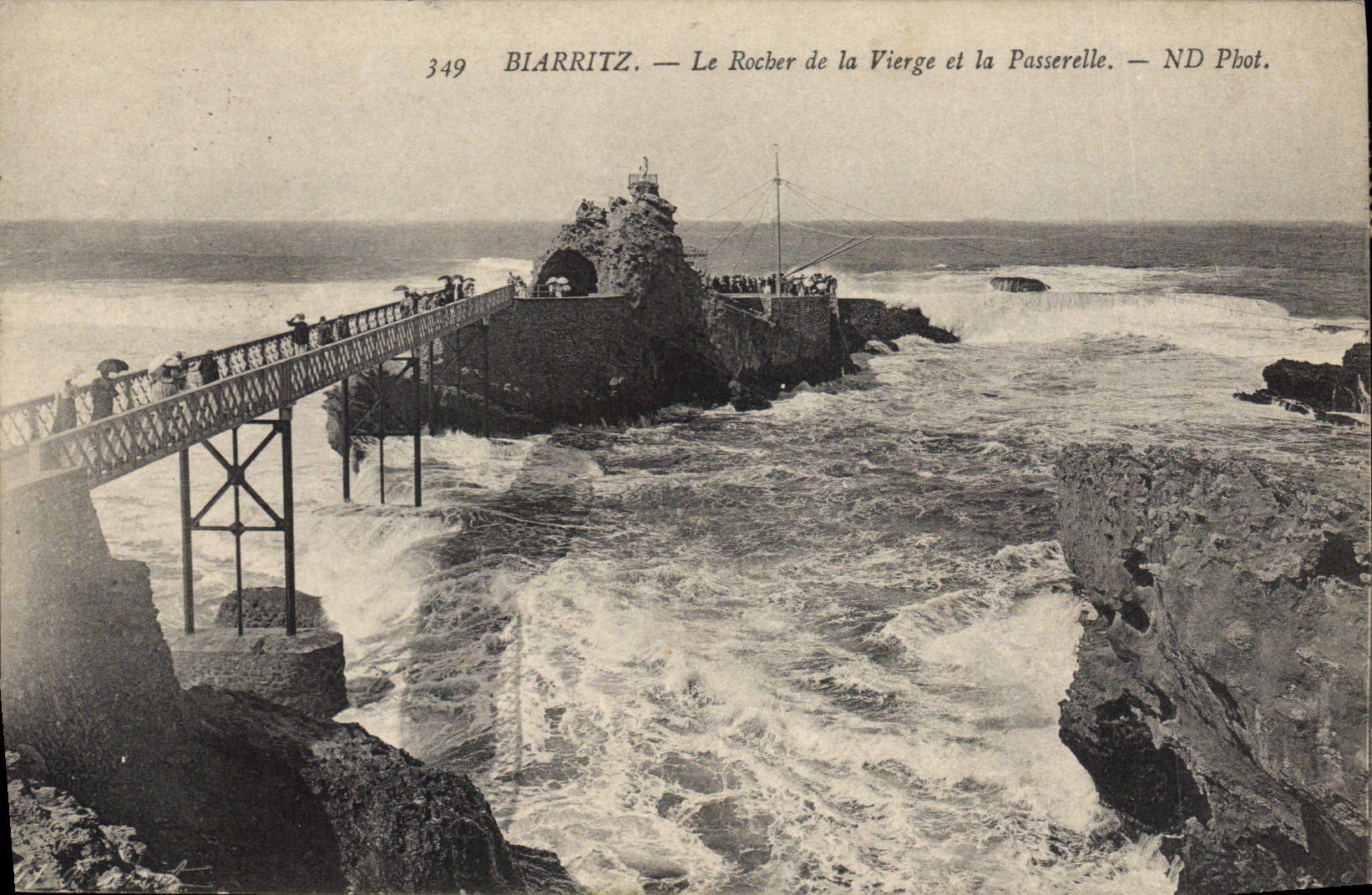 CPA Le Rocher de la Vierge et la Passerelle