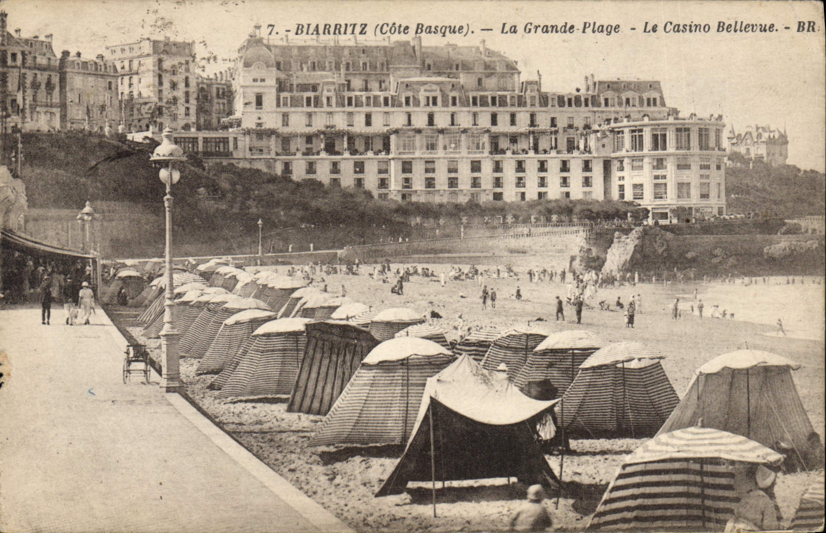 CPA Biarritz (Cote Basque) La Grande Plage Le Casino Bellevue
