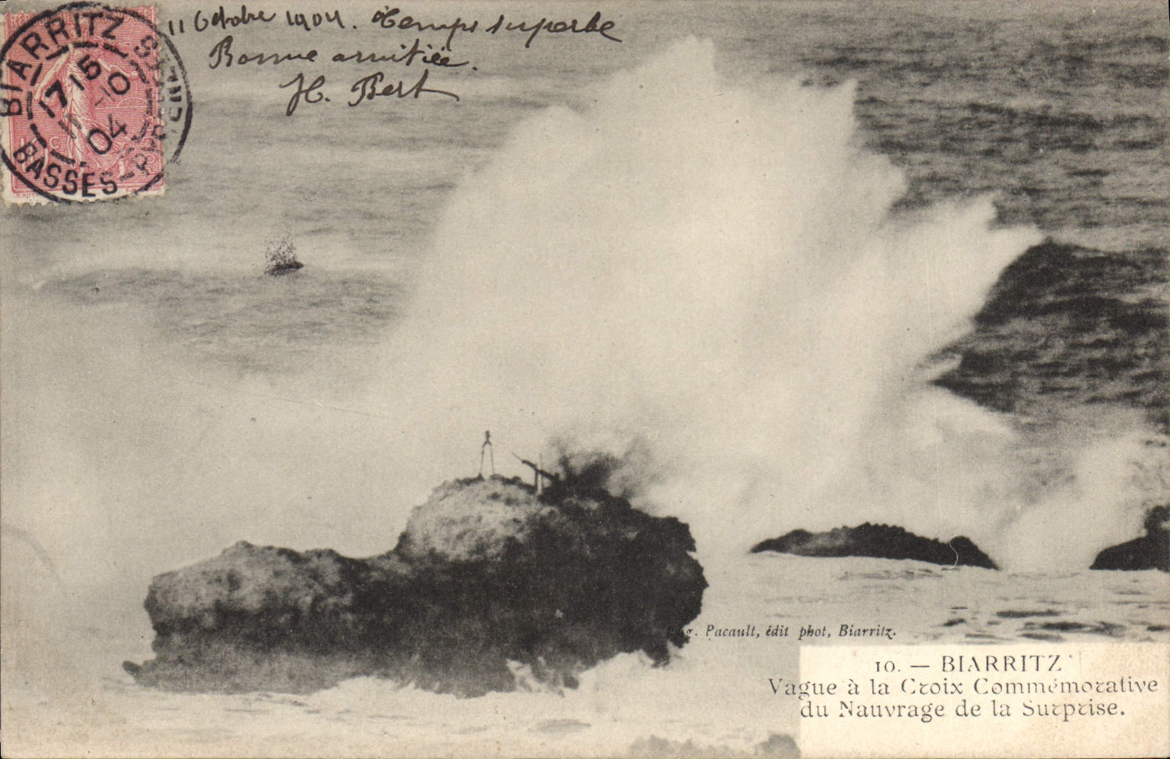 CPA Biarritz Vague a la Croix Commemorative du Nauvrage de la Surprise