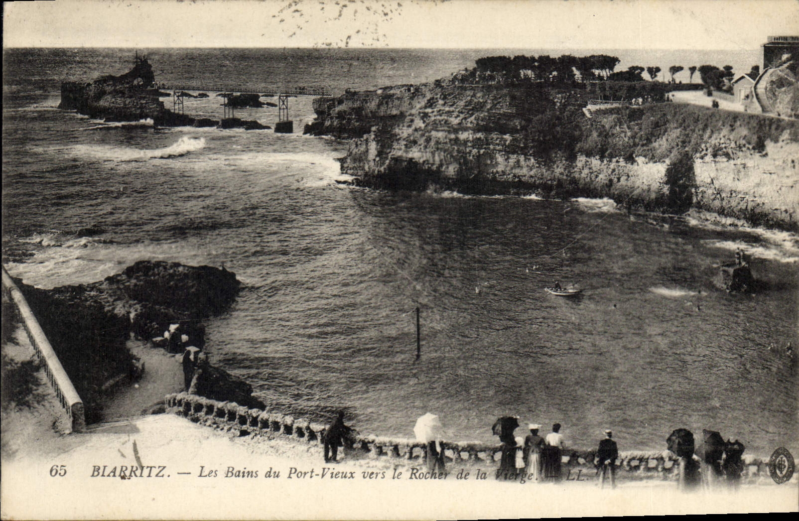 CPA Biarritz Les Bains du Port Vieux Vers le Rocher de la Vierge
