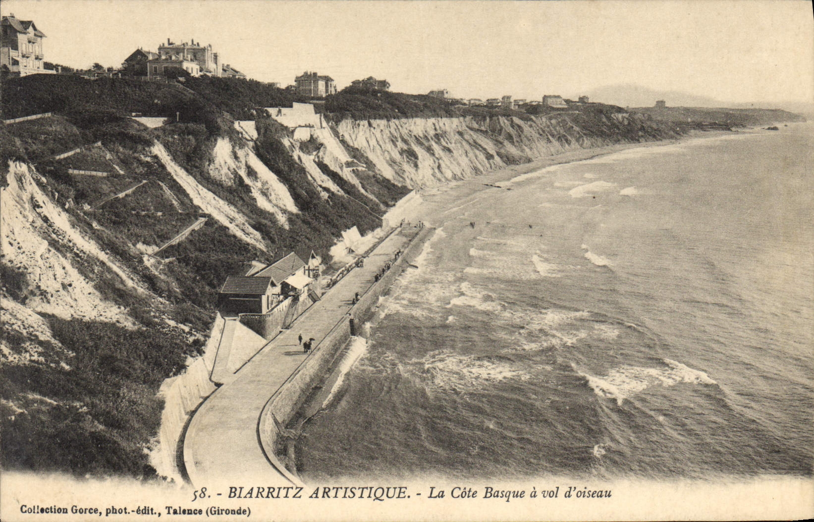 CPA Biarritz Artistique La Cote Basque a vol d'oiseau