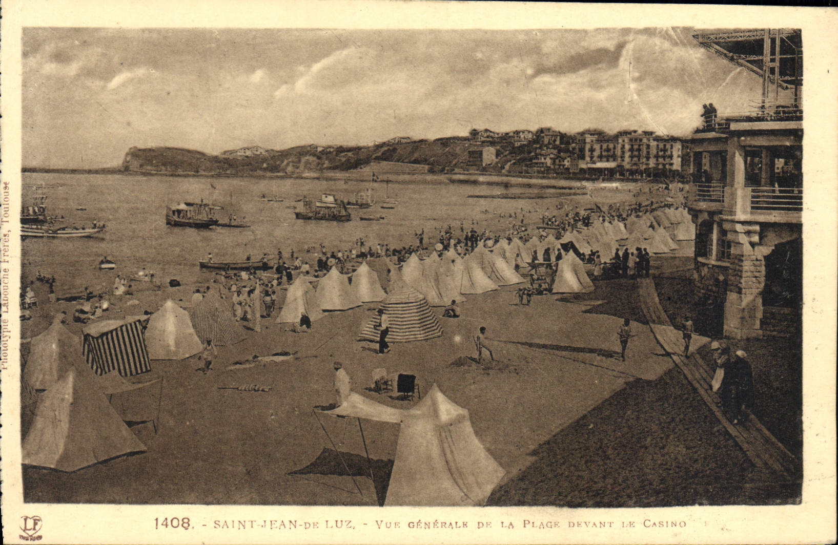 CPA Saint Jean de Luz Vue generale de la Plage devant le Casino