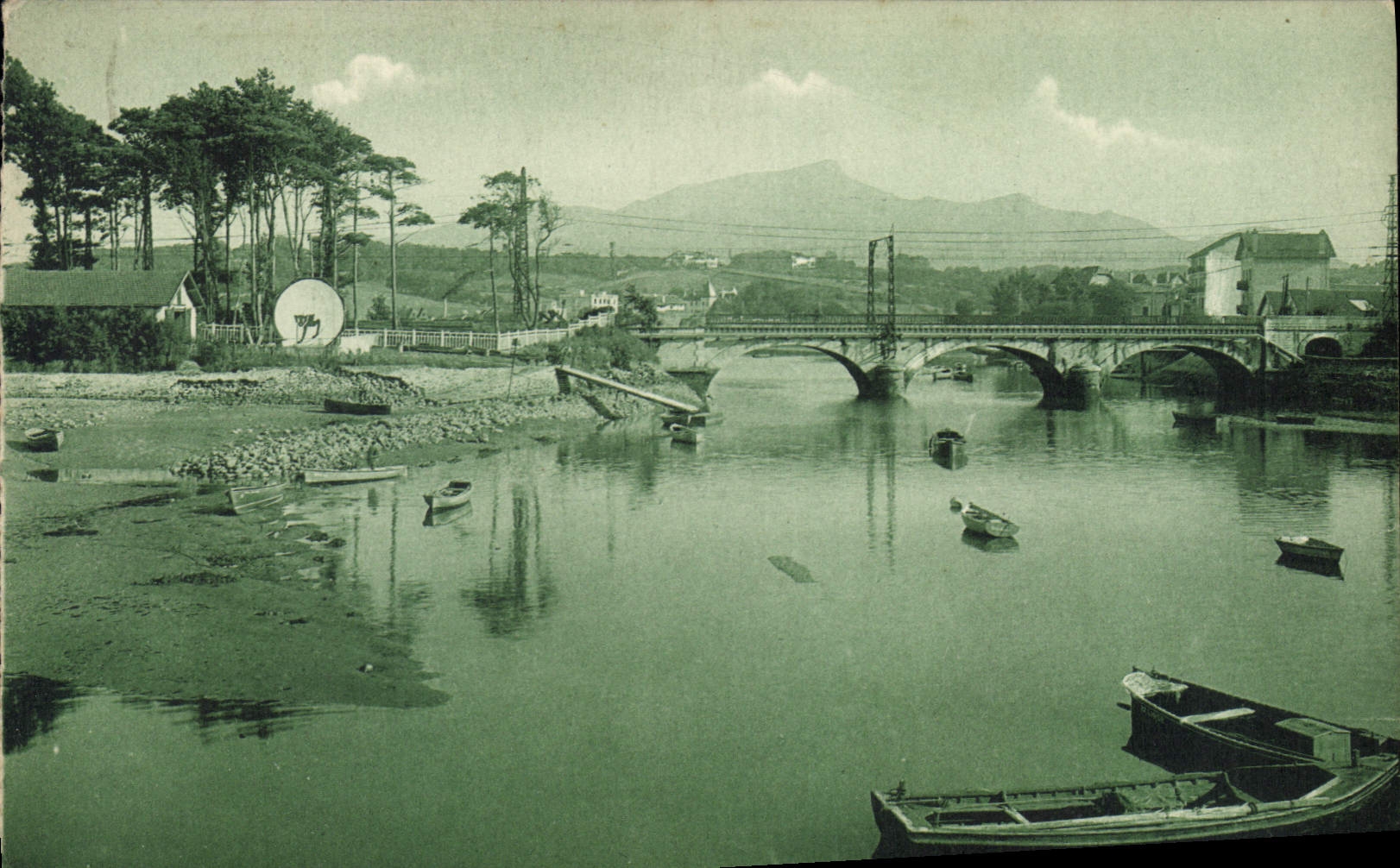 CPA Saint Jean de Luz La Rhun et un coin du Port