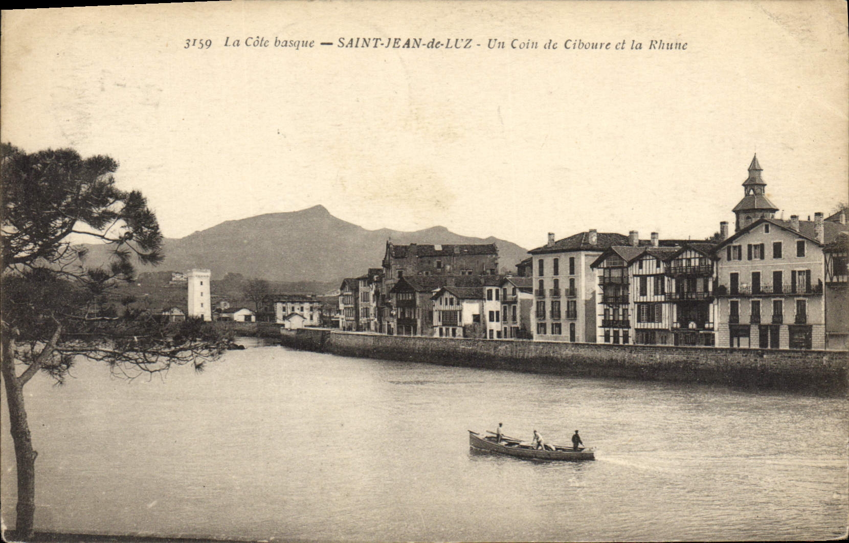 CPA Saint Jean de Luz La Cote Basque Un Coin de Ciboure et la Rhune