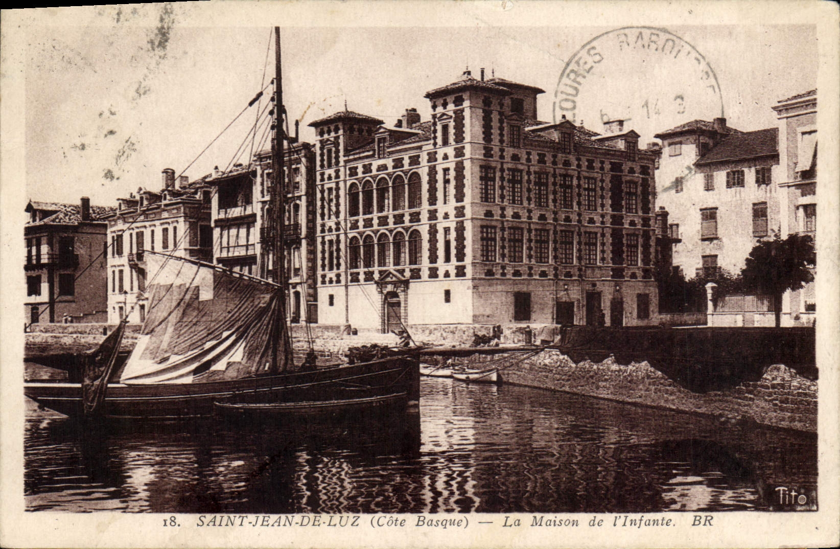 CPA Saint Jean de Luz (Cote Basque) La Maison de l'Infante Bateau