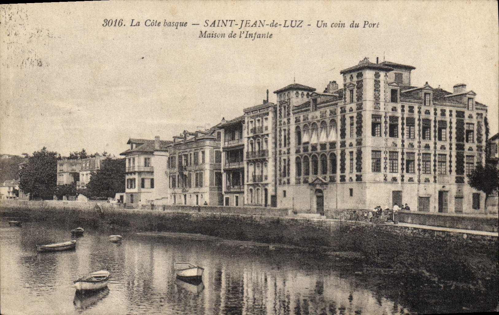 CPA Saint Jean de Luz La Cote basque Un coin du port Maison de l'Infante