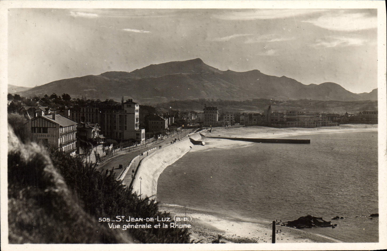 CPM Saint Jean de Luz Vue generale et la Rhune