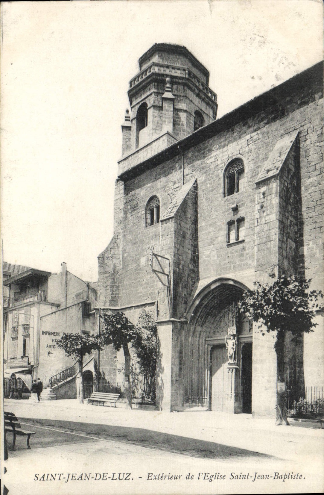 CPA Saint Jean de Luz Exterieur del'Eglise Saint Jean Baptiste