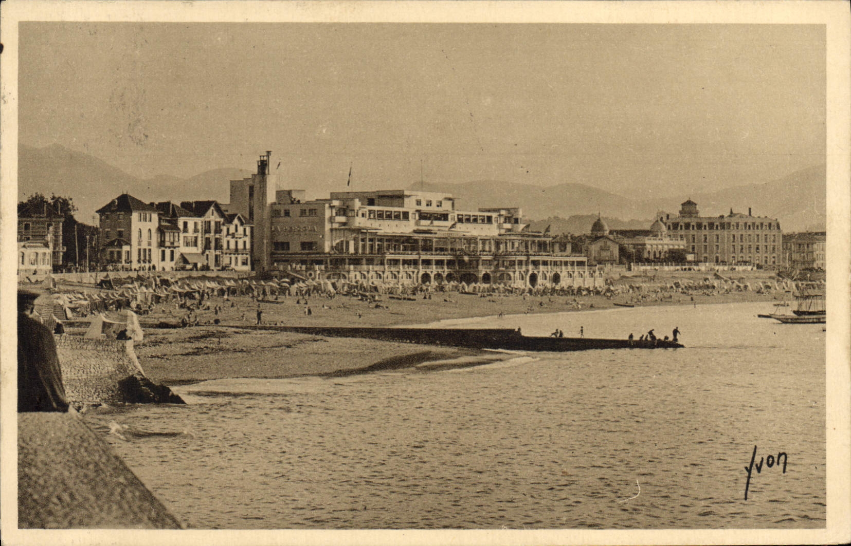 CPA Saint Jean de Luz (Basses Pyrenees) La Plage et le Casino