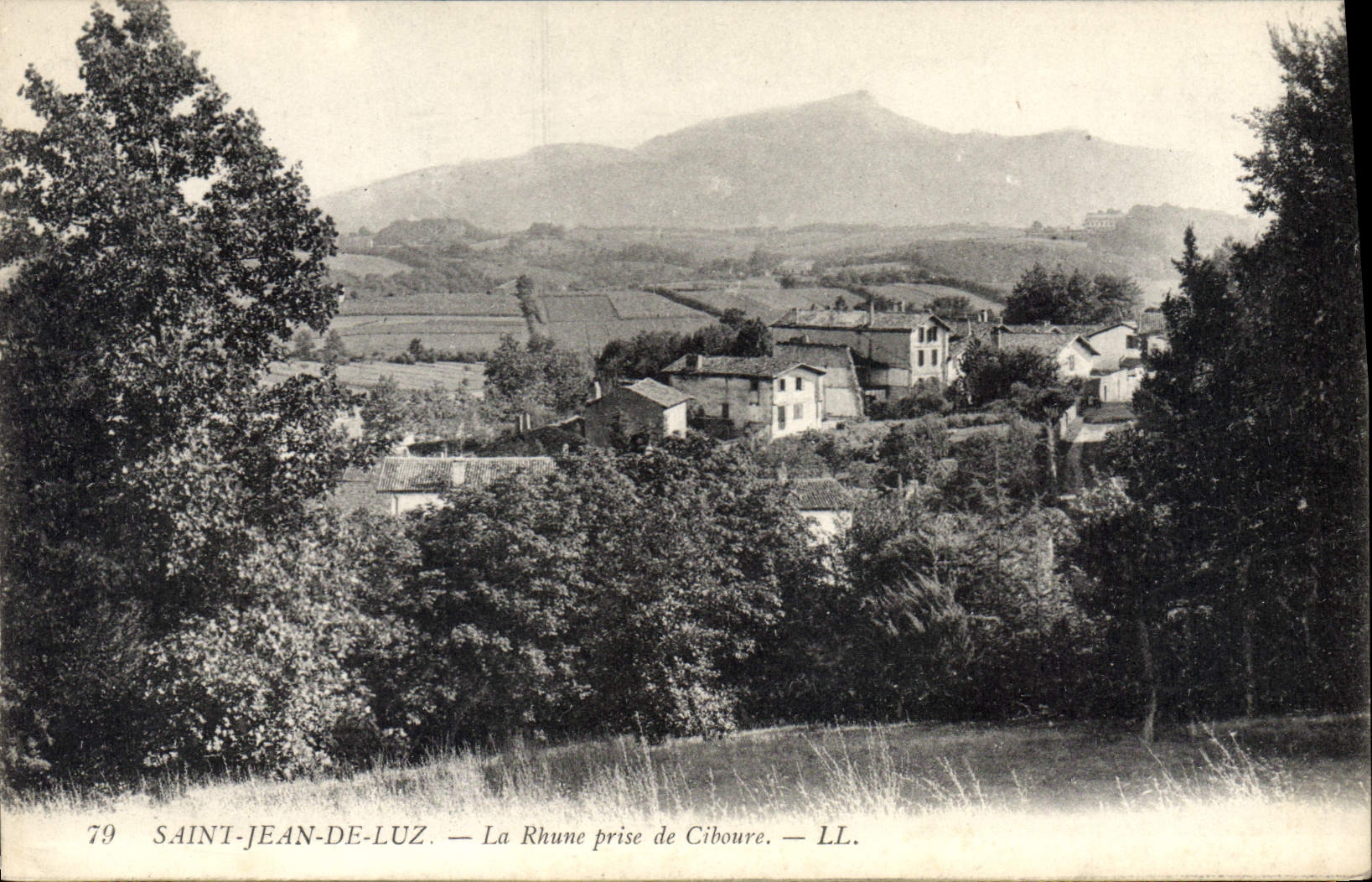 CPA Saint Jean de Luz lA Rhune prise de Ciboure