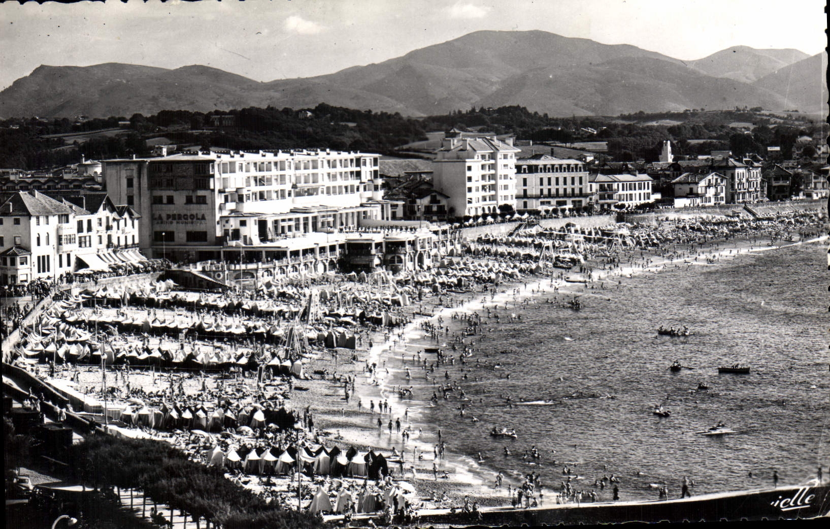 CPM Saint Jean de Luz La Plage et le Casino au fond l'Espagne