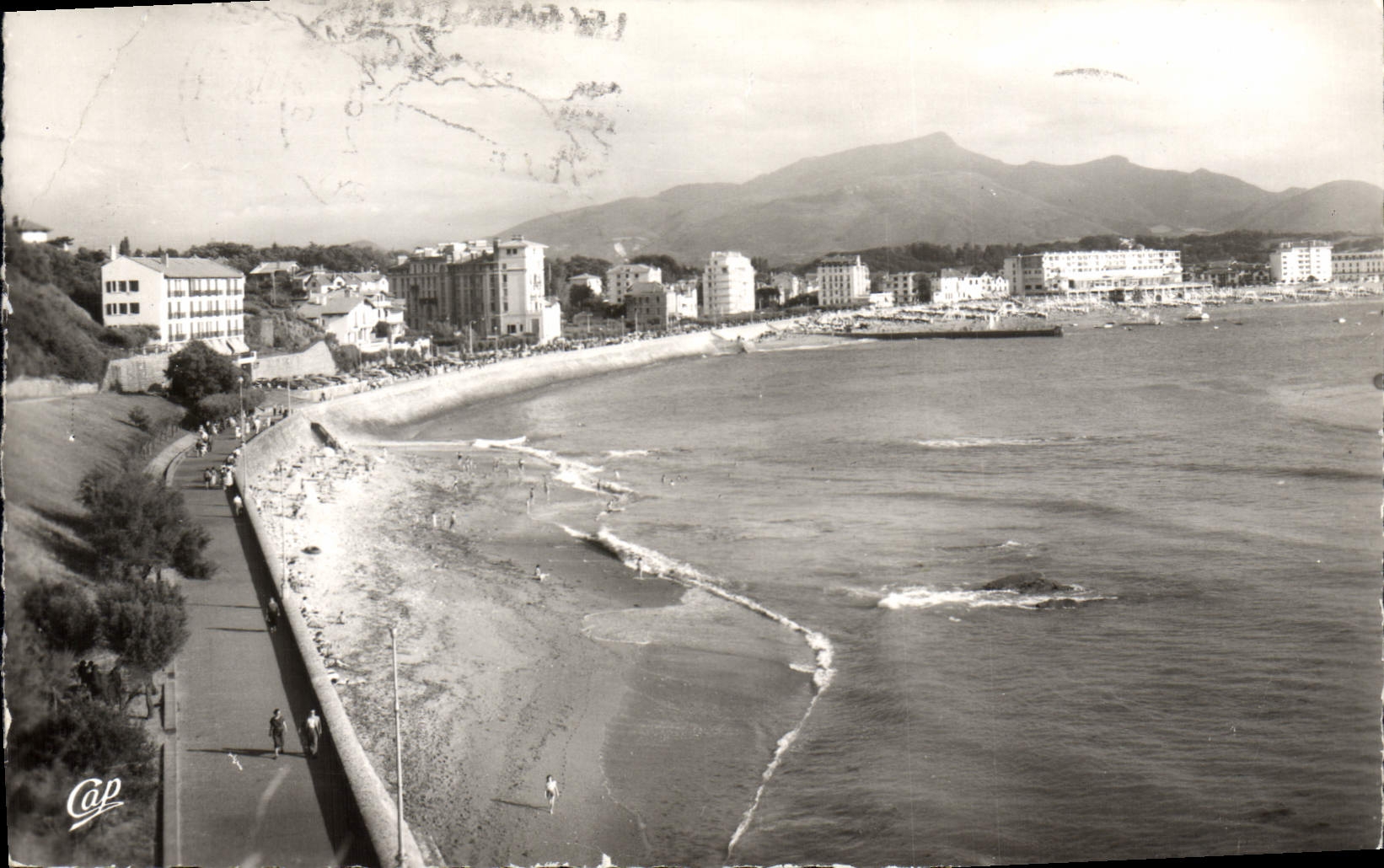 CPM Saint Jean de Luz La Plage et la Rhune