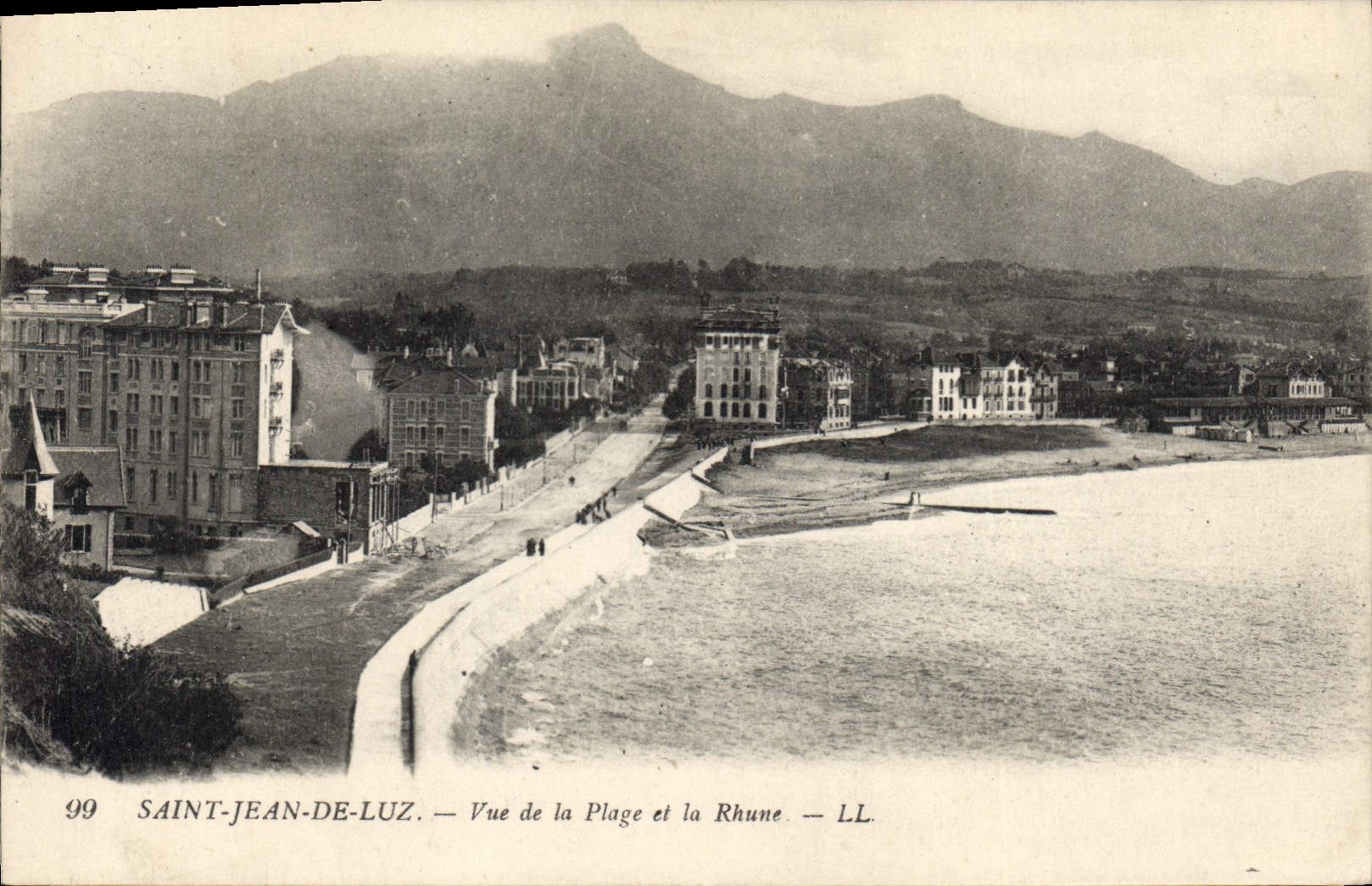 CPA Saint Jean de Luz Vue de le Plage et la Rhune