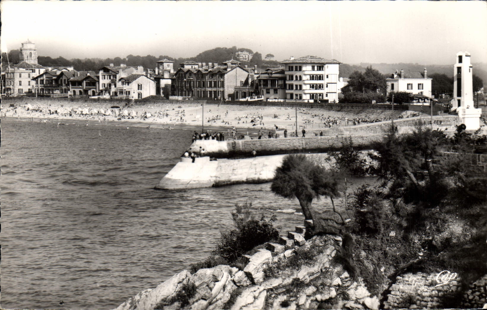 CPM Saint Jean de Luz L'entree du Port et la Plage de Saint Jean de Luz