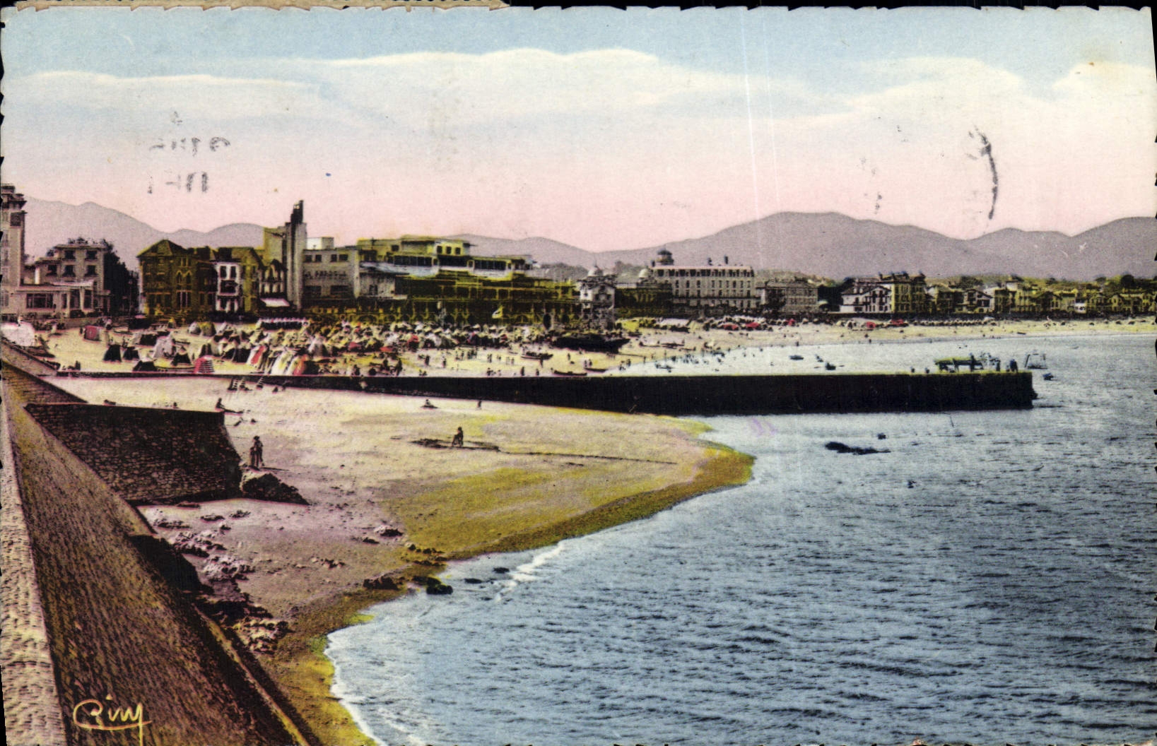CPA Saint Jean de Luz La Jetee embarcade et la Plage a maree basse