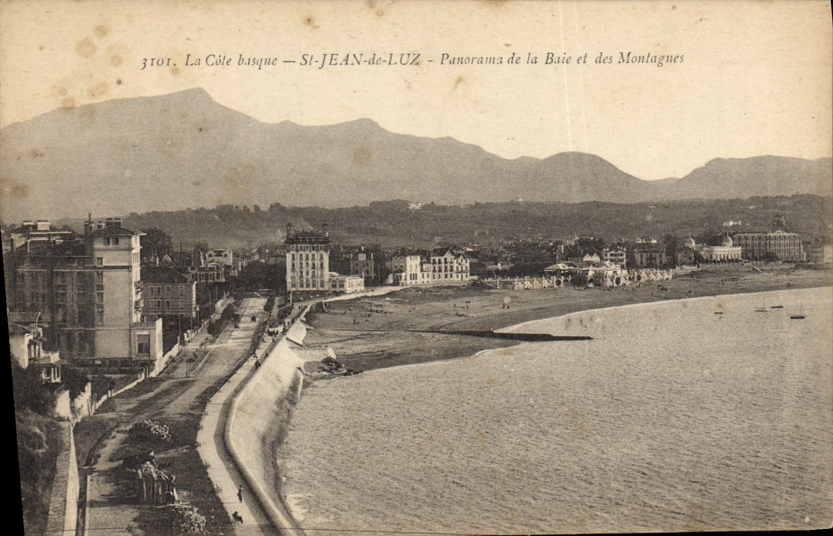 CPA Saint Jean de Luz La Cote basque Panorama de la Baie et des Montagnes