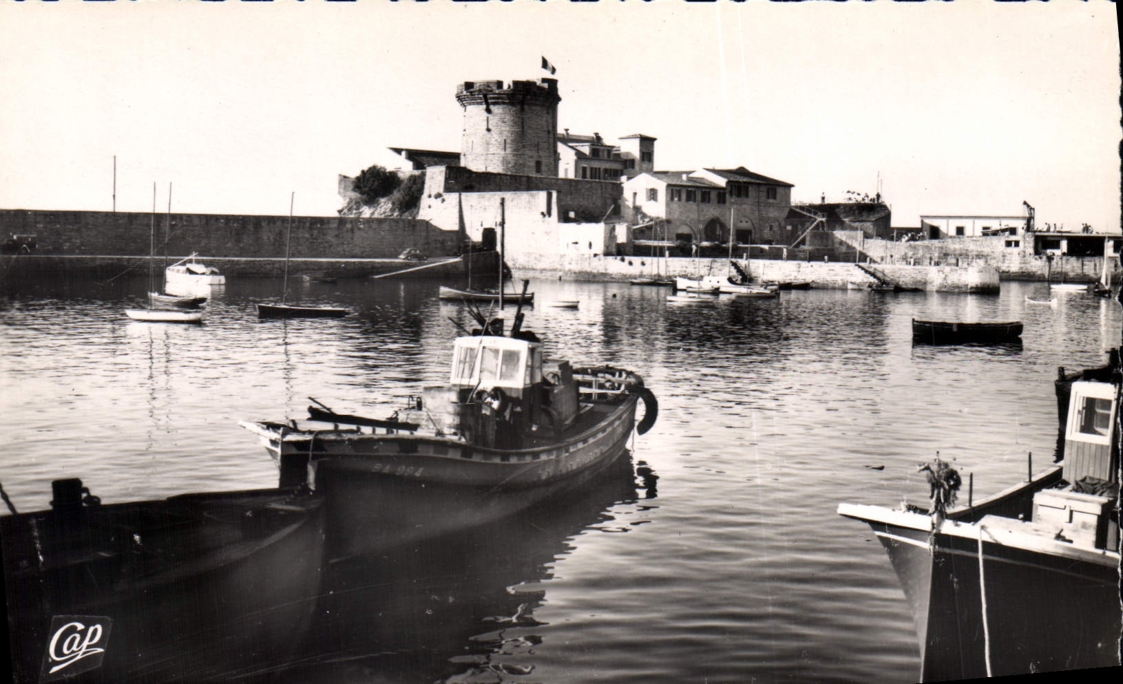 CPM Saint Jean de Luz Le Port de Socoa Bateaux