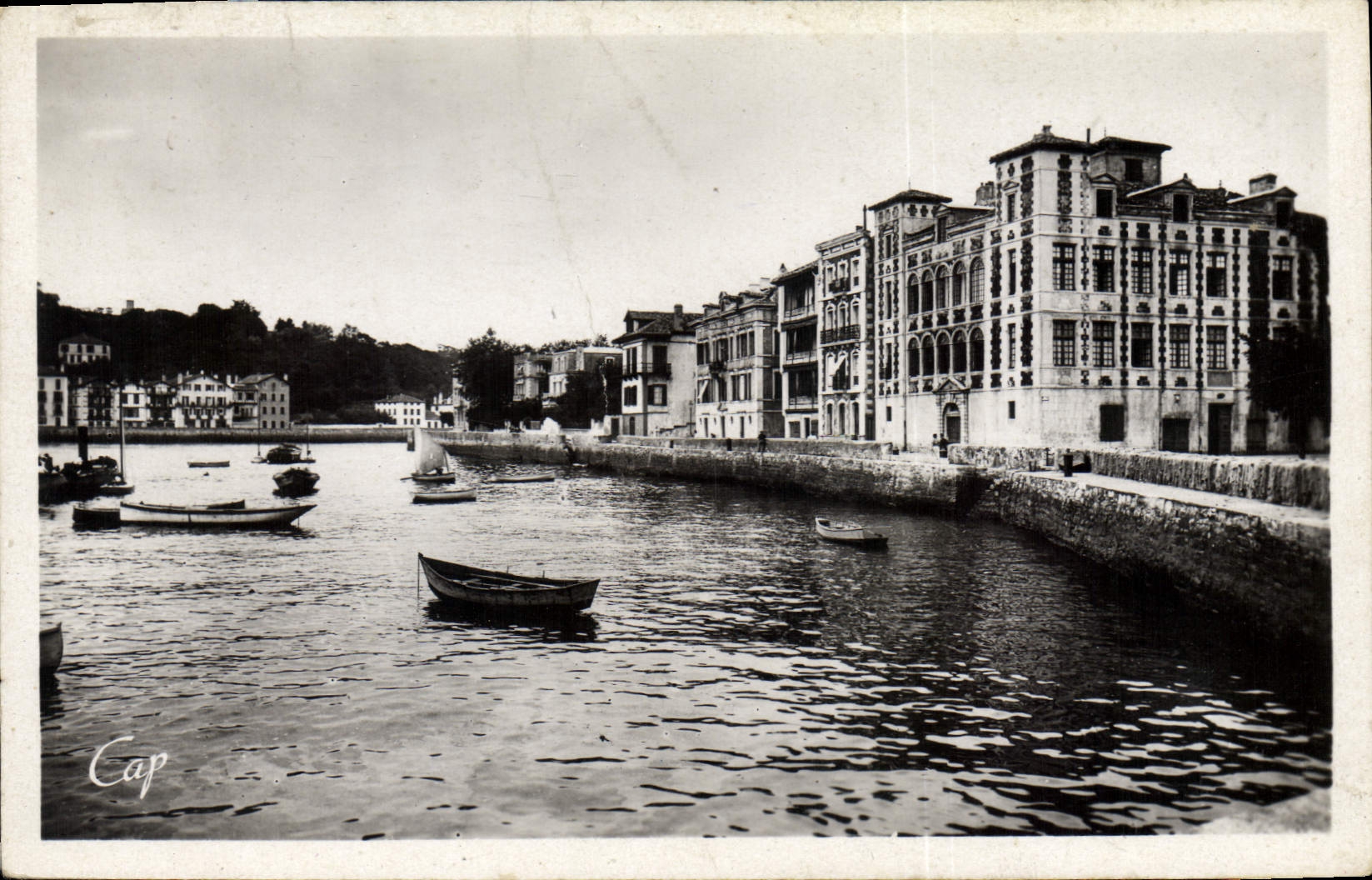 CPM Saint Jean de Luz Le Quai et la maison de l'infante