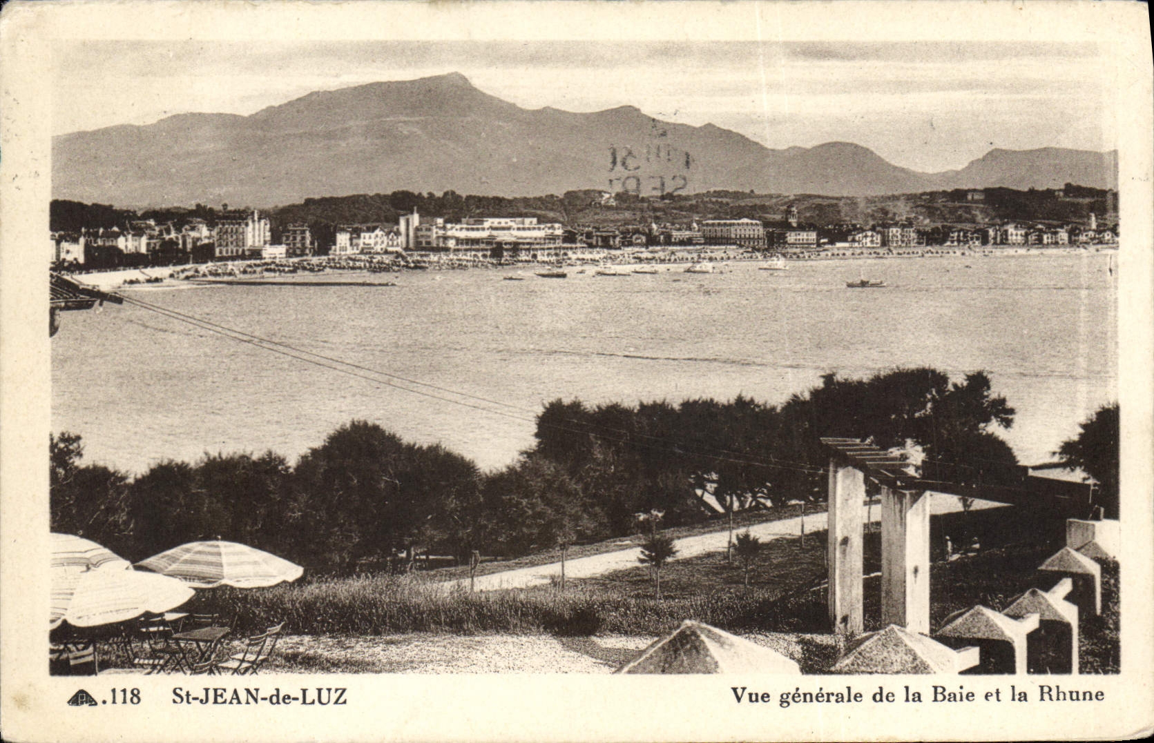 CPA Saint Jean de Luz Vue generale de la Baie et la Rhune