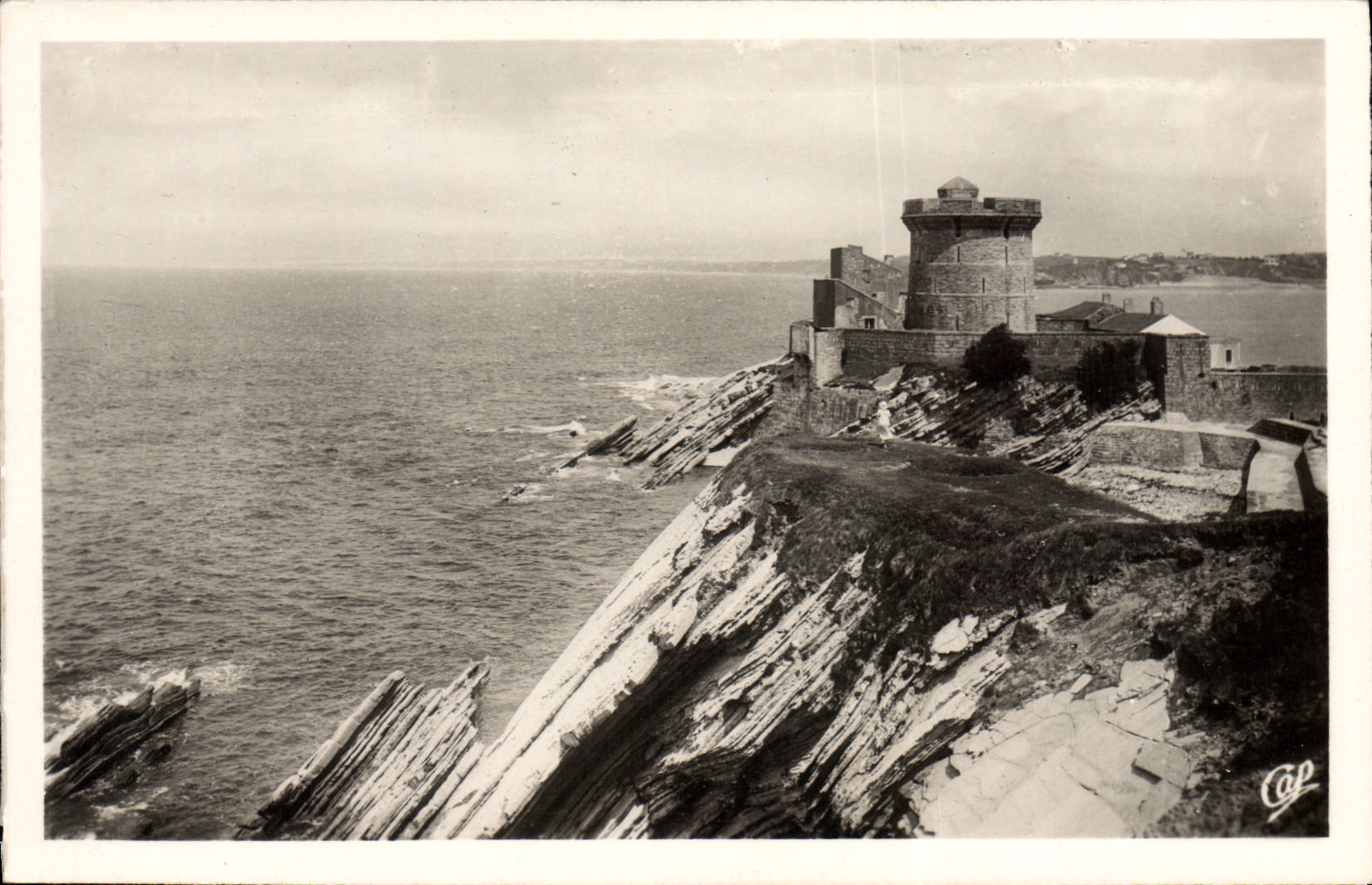 CPA Saint Jean de Luz Le Fort de Socoa et les Falaises a maree basse