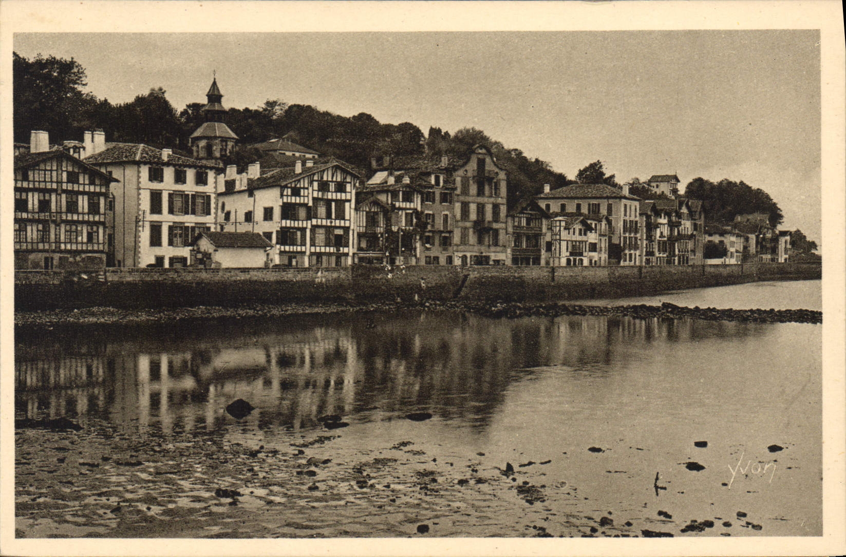 CPA Saint Jean de Luz (Basses Pyrenees) Cote Basque Les Quais de Ciboure 