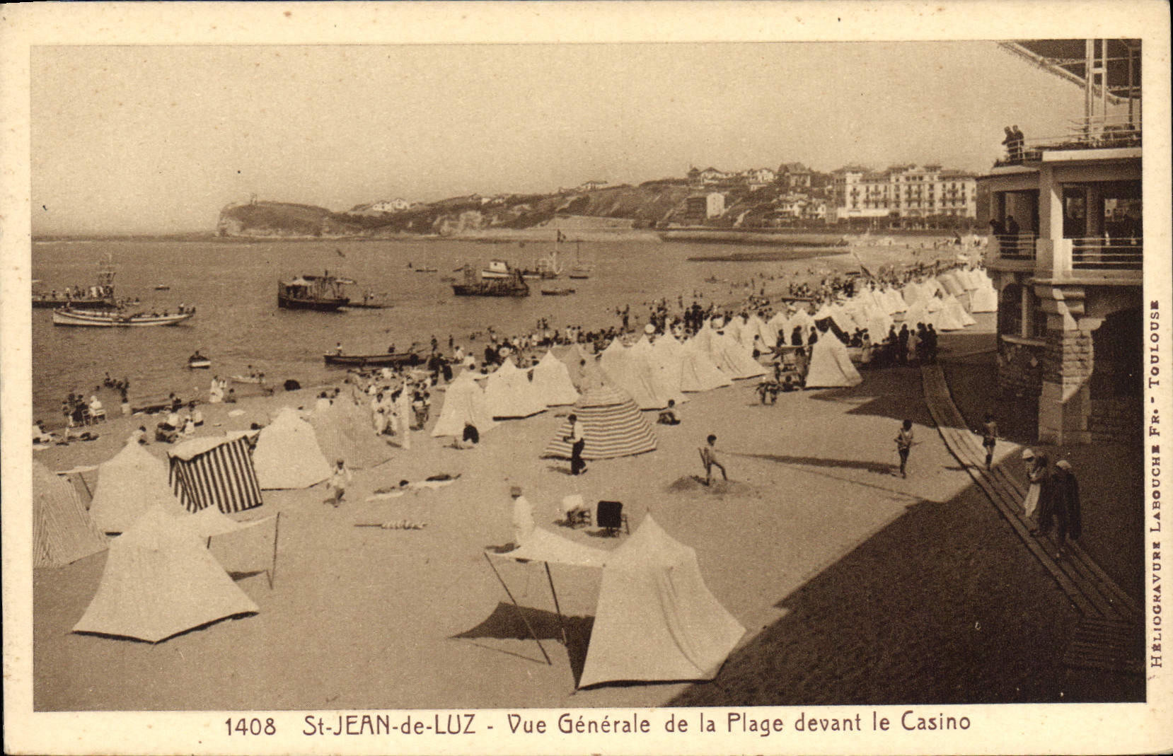 CPA Saint Jean de Luz Vue Generale de la Plage devant le Casino
