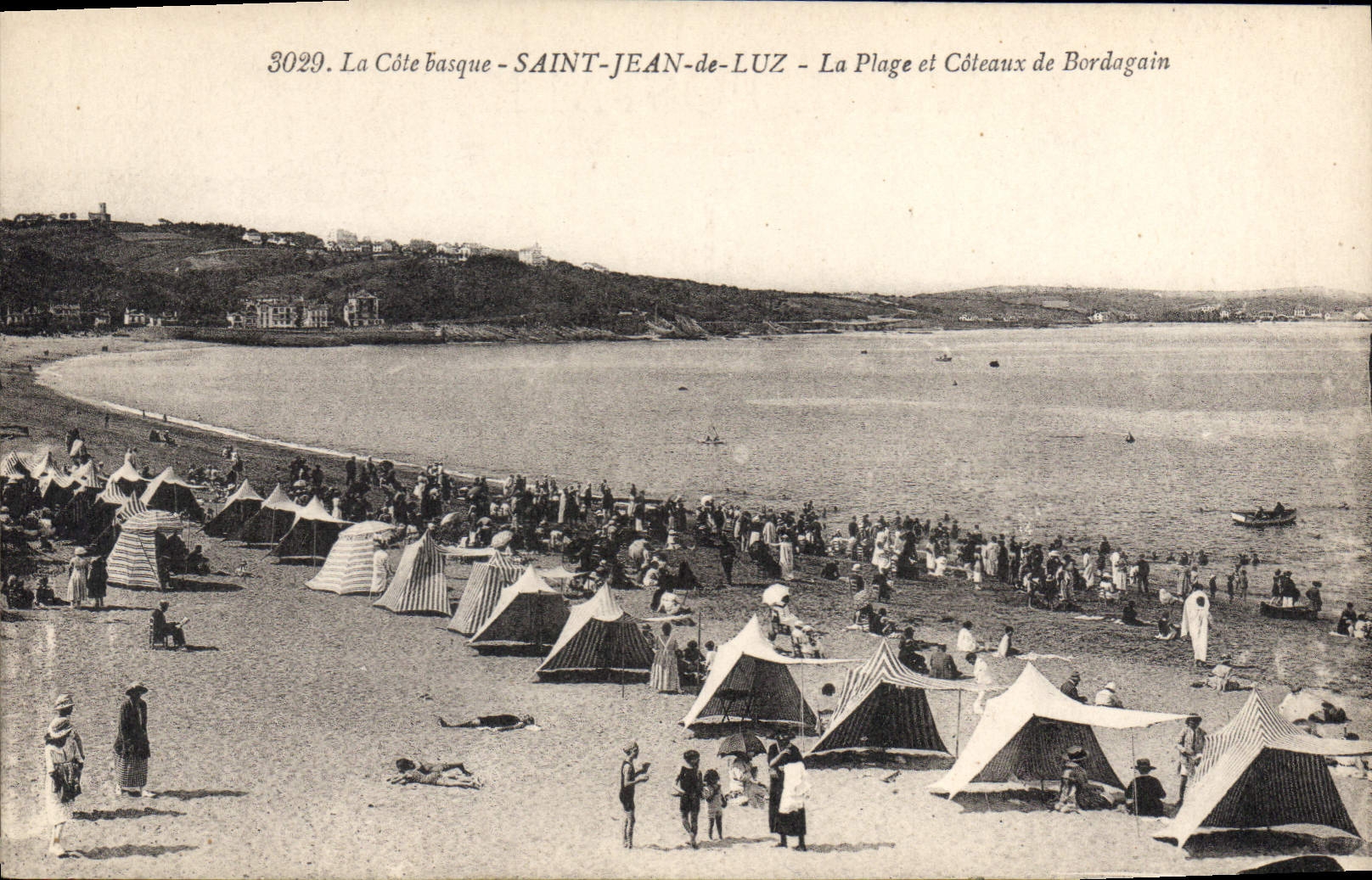 CPA Saint Jean de Luz La Cote Basque La Plage et Coteaux de Bordagain