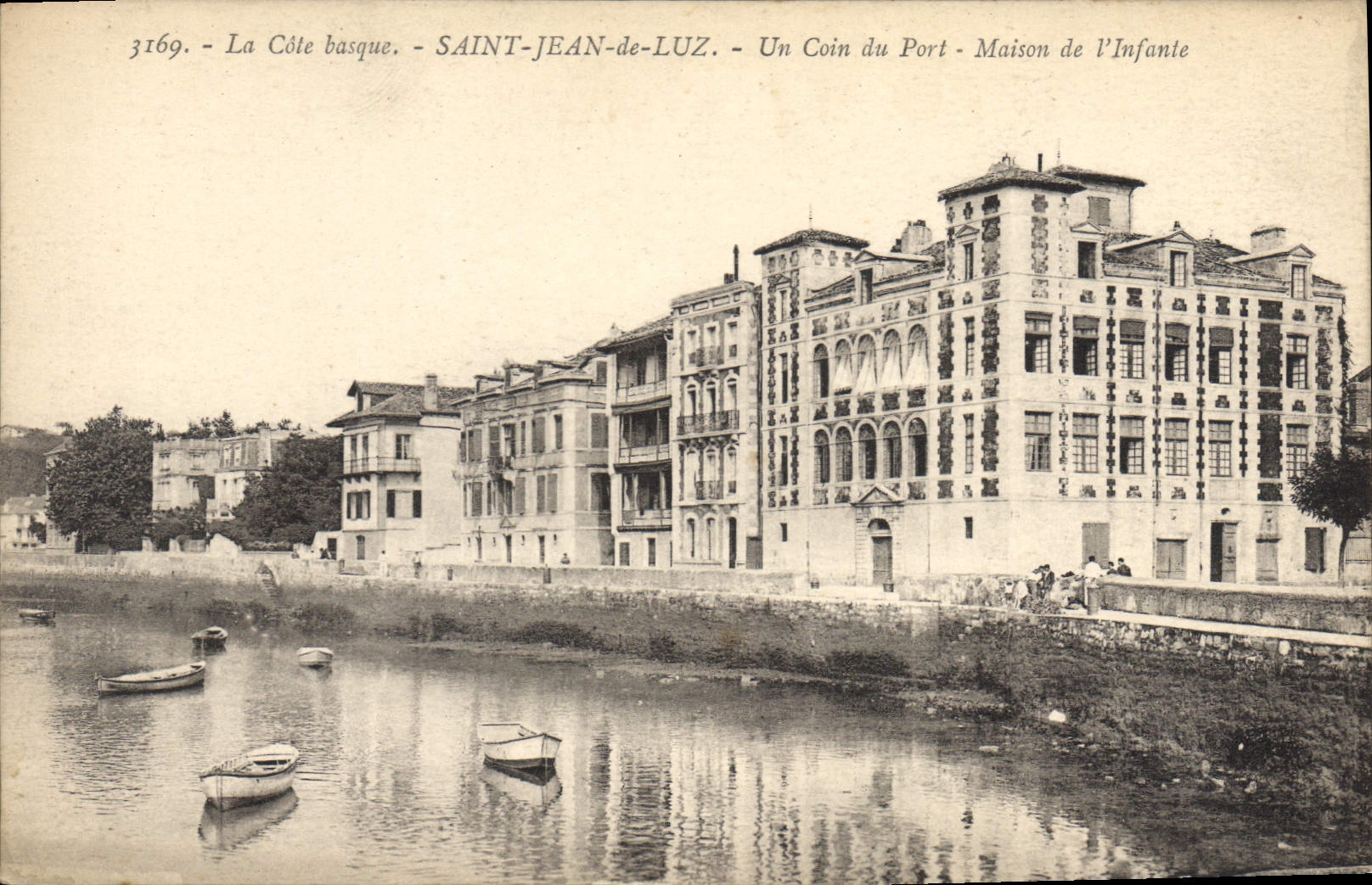 CPA Saint Jean de Luz La Cote basque Un coin du Port Maison de l'Infante