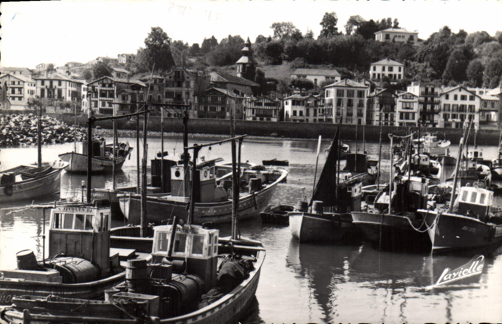 CPM Saint Jean de Luz Le Port des Pecheurs et vue sur Ciboure Bateaux