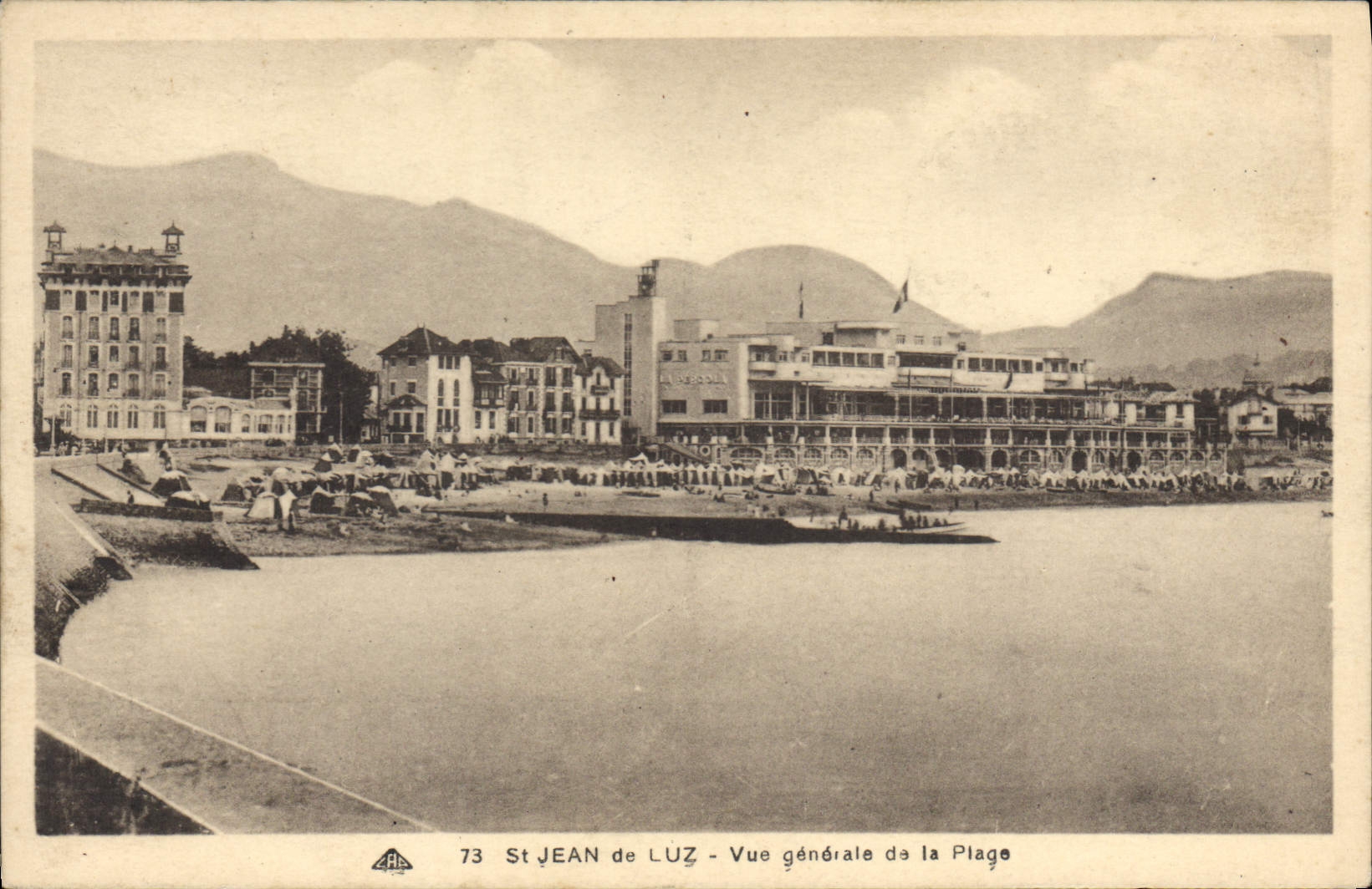CPA Saint Jean de Luz Vue generale de la Plage