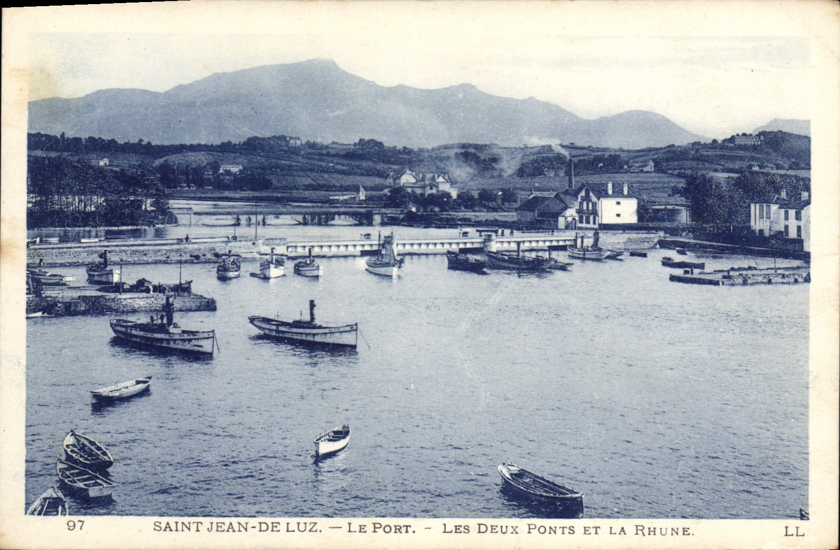 CPA Saint Jean de Luz Le Port Les Deux Ponts et la Rhune