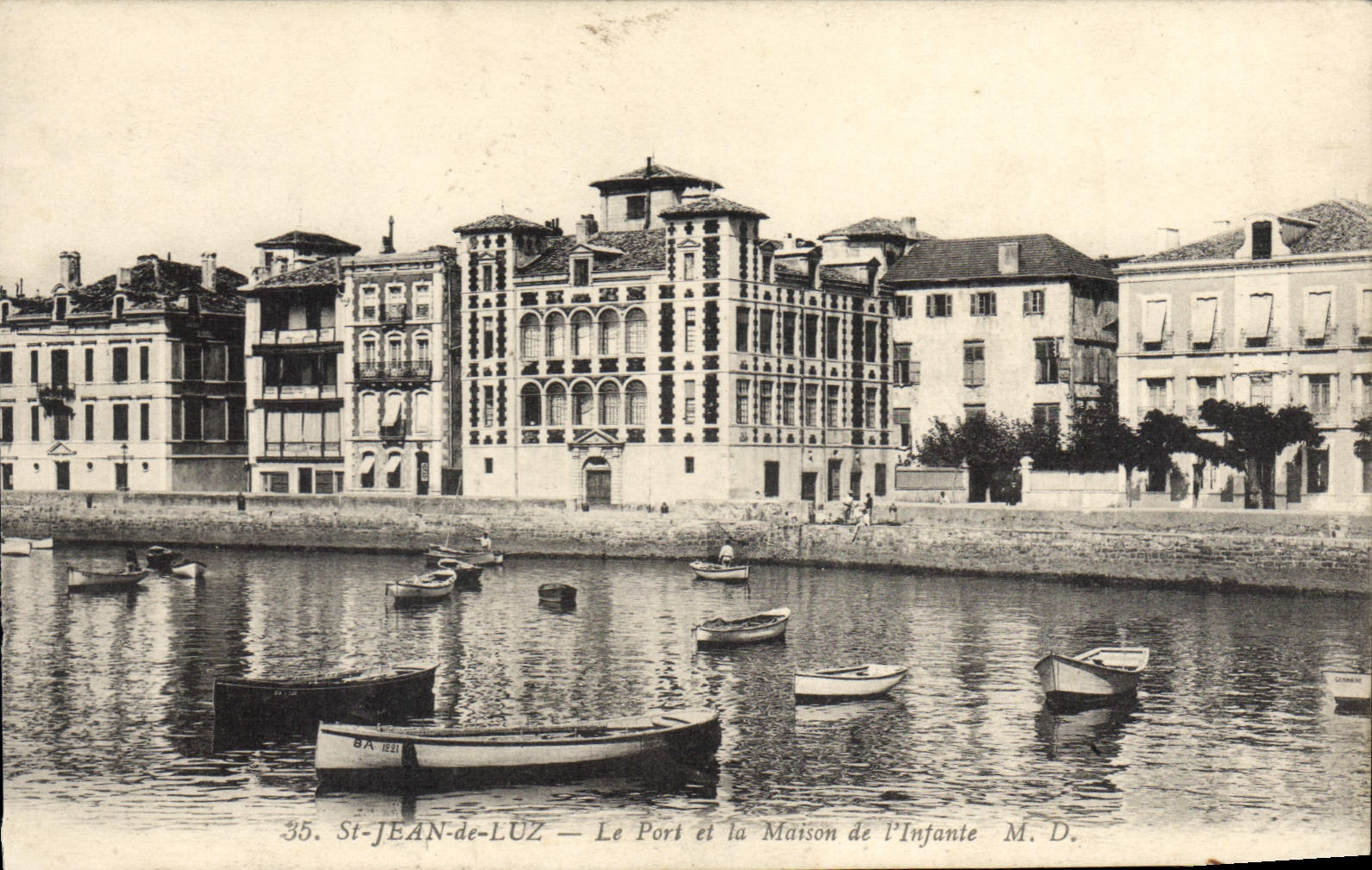 CPA Saint Jean de Luz Le Port et la Maison de l'Infante