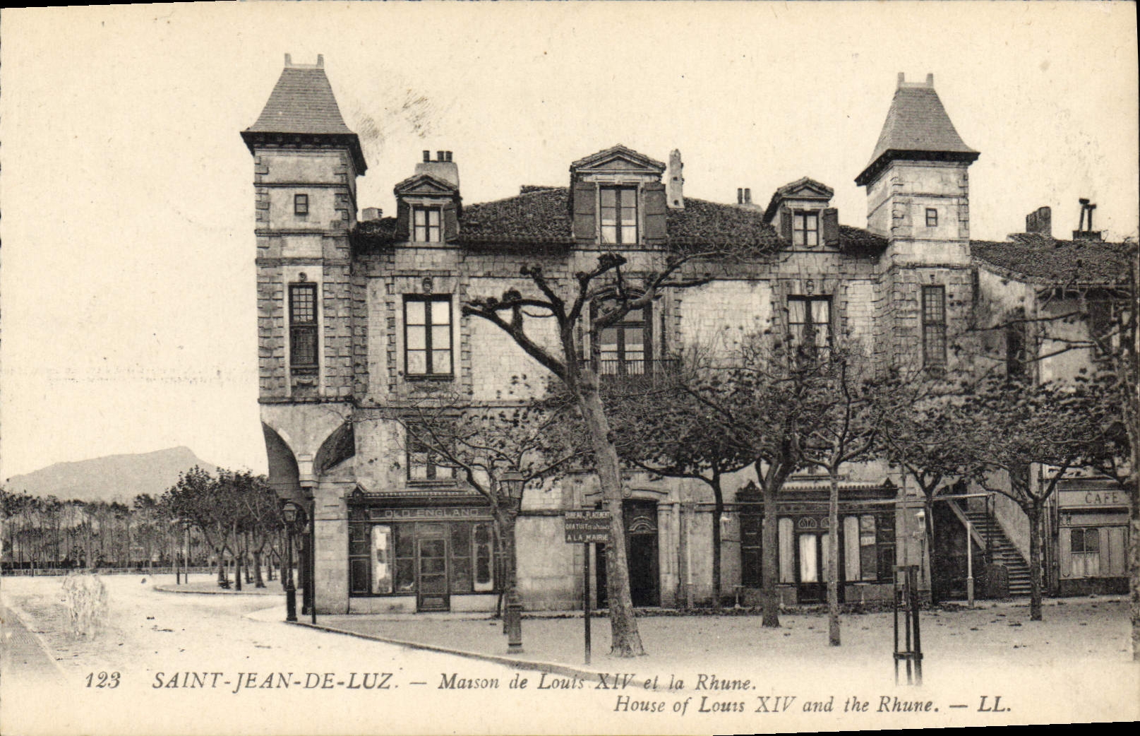 CPA Saint Jean de Luz Maison de Louis XIV et la Rhune