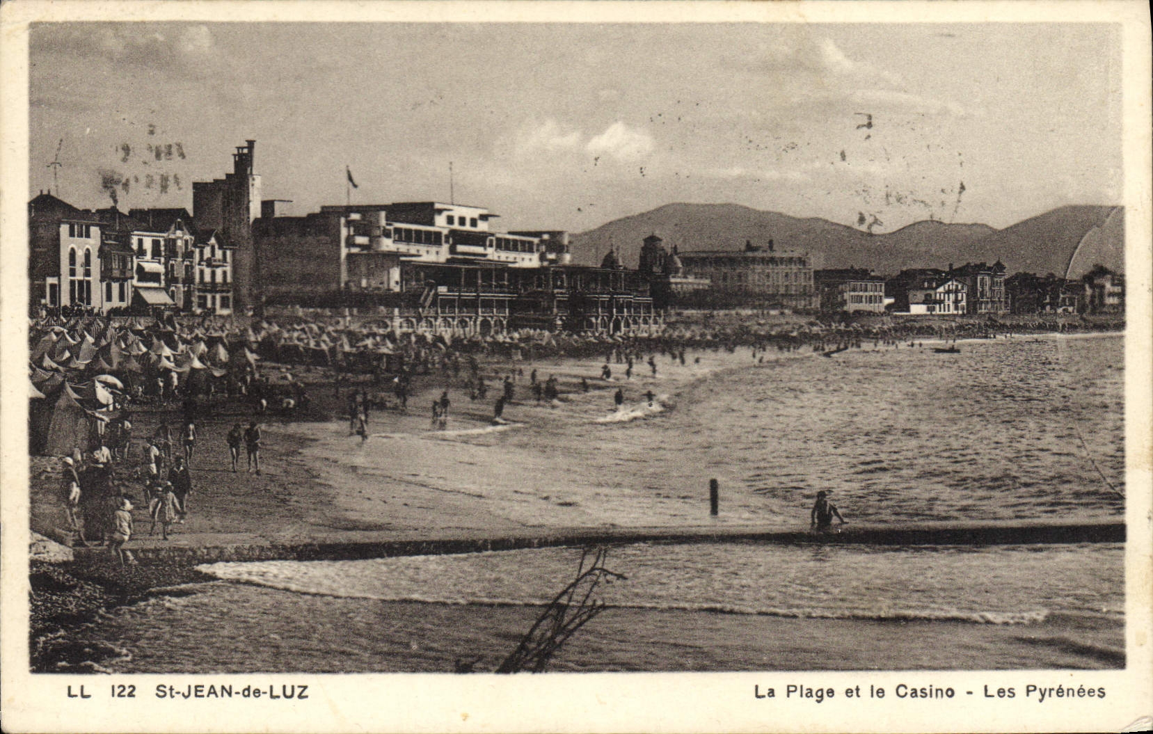 CPA Saint Jean de Luz La Plage et le Casino Les Pyrenees