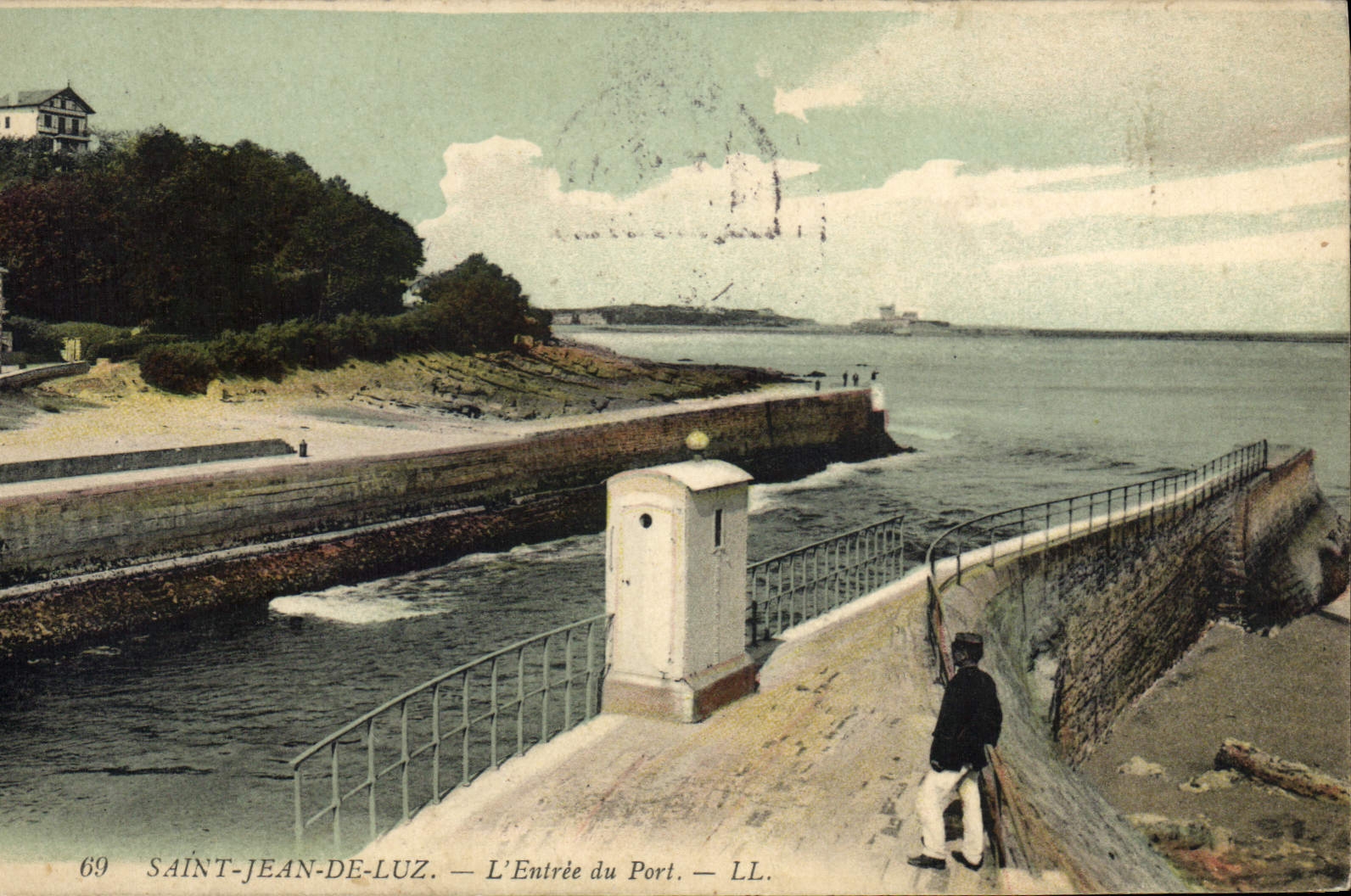 CPA Saint Jean de Luz L'Entree du Port